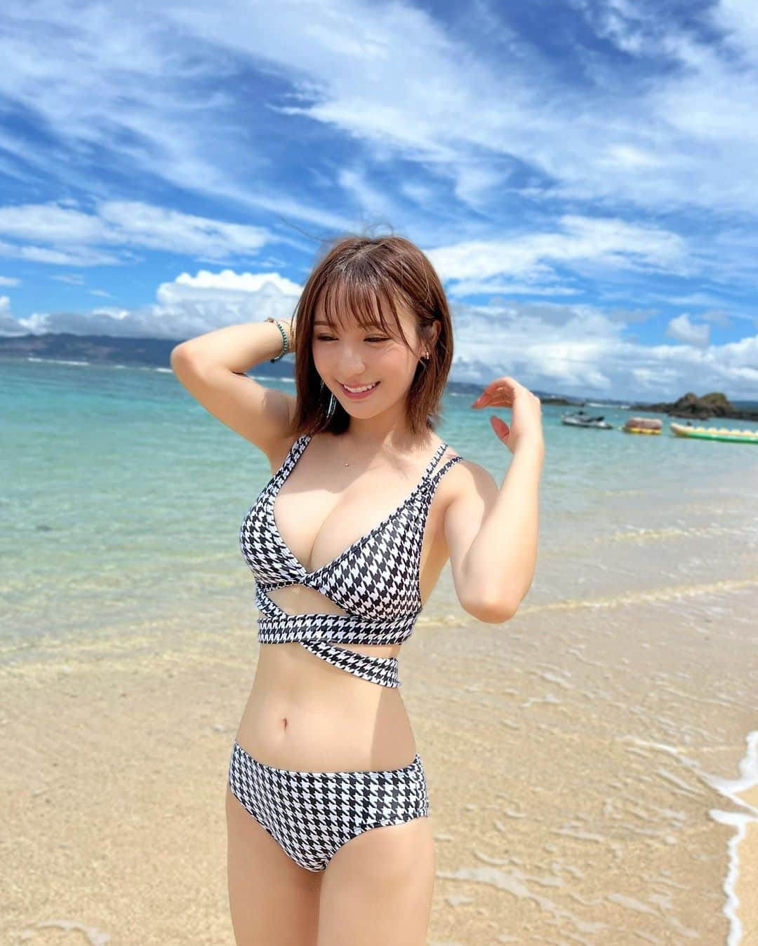 伊藤愛真さんのインスタグラム写真 - (伊藤愛真Instagram)「マリンスポーツでごりごり筋肉痛🥺 . . . . #沖縄#水着#水着女子#水着コーデ#沖縄旅行#沖縄観光#沖縄グルメ#海#sea#マリンスポーツ#marinesports#okinawa#japan#japanesegirl」9月28日 17時34分 - __emagram