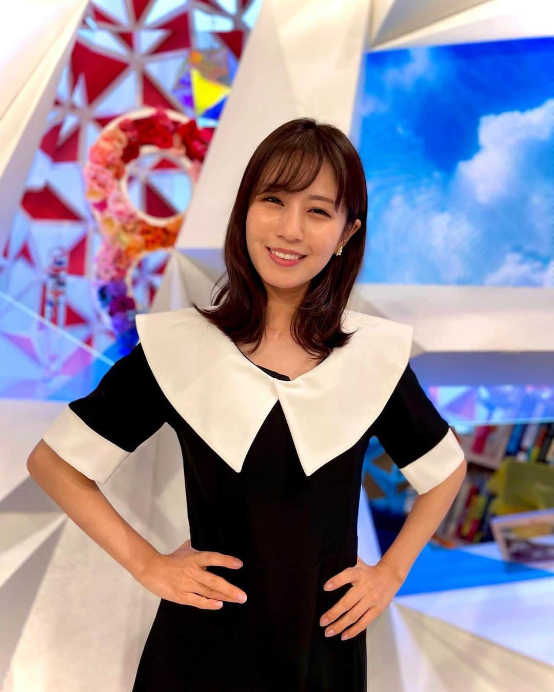 女子アナウンサーまとめさんのインスタグラム写真 - (女子アナウンサーまとめInstagram)「. 【今週のつつみん👗】  ①エレガントな雰囲気を醸し出すつつみん✨  ②「袖が可愛いぞ！」ポーズのつつみん✨  #堤礼実 #アナウンサー #フジテレビ #めざまし8 #wildlily #emiriawiz」9月28日 20時43分 - announcer_japan_