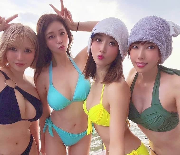 橘メアリーさんのインスタグラム写真 - (橘メアリーInstagram)「夏の思い出😘 最近涼しくってちょっと さみしいけど この夏にもう後悔はないから 秋こい🫶🏻🫶🏻🫶🏻 ・ ・ 2022夏を一緒に過ごしてくれた みんなありがとう🥰❤️ ・ ・ 満喫しすぎて投稿溜まりまくってる🤣 写真はサウナグランピング 行った時の🥰🔥 みんなサウナ好きで嬉しい💓 ちょー楽しかった☺️❤️ また行こね😋✨✨✨」9月28日 21時09分 - tachibanamary