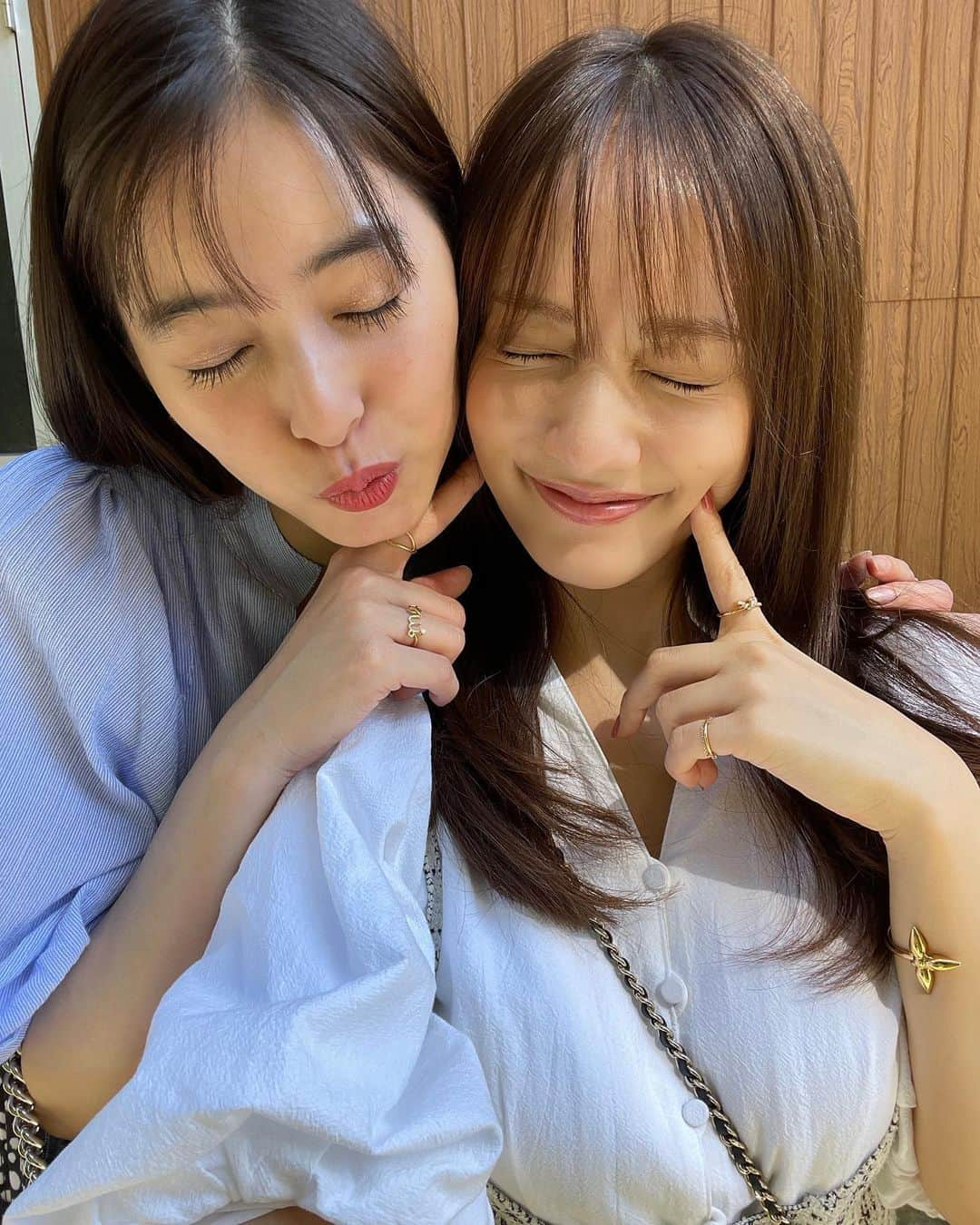 新木優子さんのインスタグラム写真 - (新木優子Instagram)「癒しの時間❤️ 二人で @snidel_official とのコラボを着て♡  タグは鼻につけちゃうけどね☺️笑」9月28日 21時17分 - yuuuuukko_