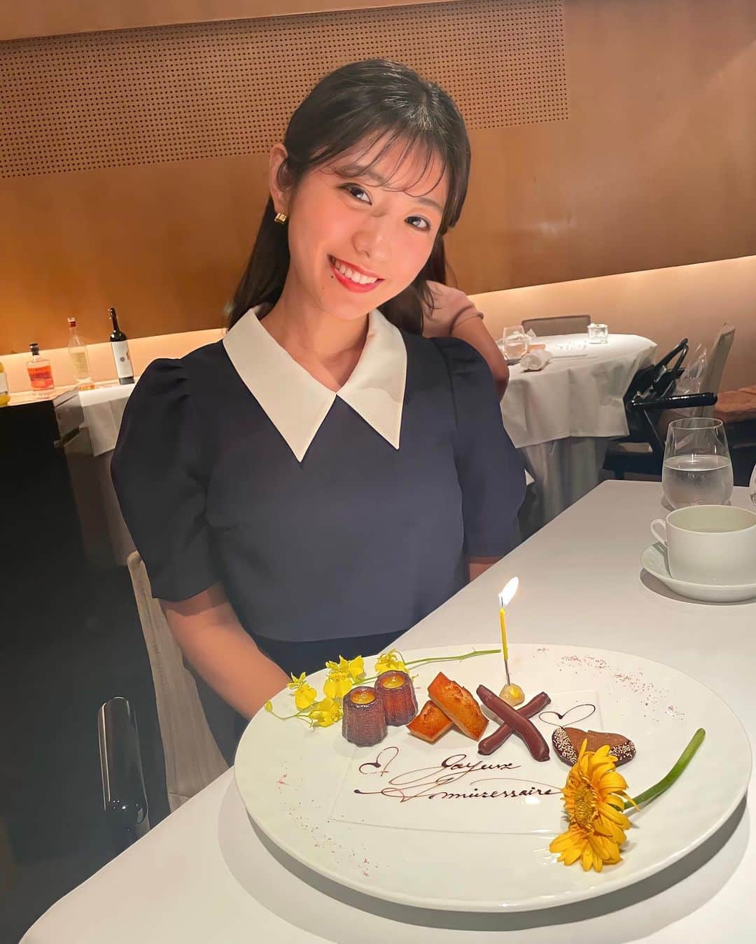 白戸ゆめのさんのインスタグラム写真 - (白戸ゆめのInstagram)「②⑦✌️ . 皆さんたくさんのお祝いの言葉 ありがとうございました💐 今年もおかげさまで 幸せすぎる1日でした🥰🥰 . 27歳も私らしくのんびり頑張ります✨ 応援宜しくお願いします📣 お返事ゆっくり返して行きます🎁 . 今度インスタライブやろうかなあと 思ってますがいかがでしょう💭？ こないだいただいた質問に答えたりしようかなと！ おやすみなさい🐥💤」9月28日 23時26分 - yumeno.s_
