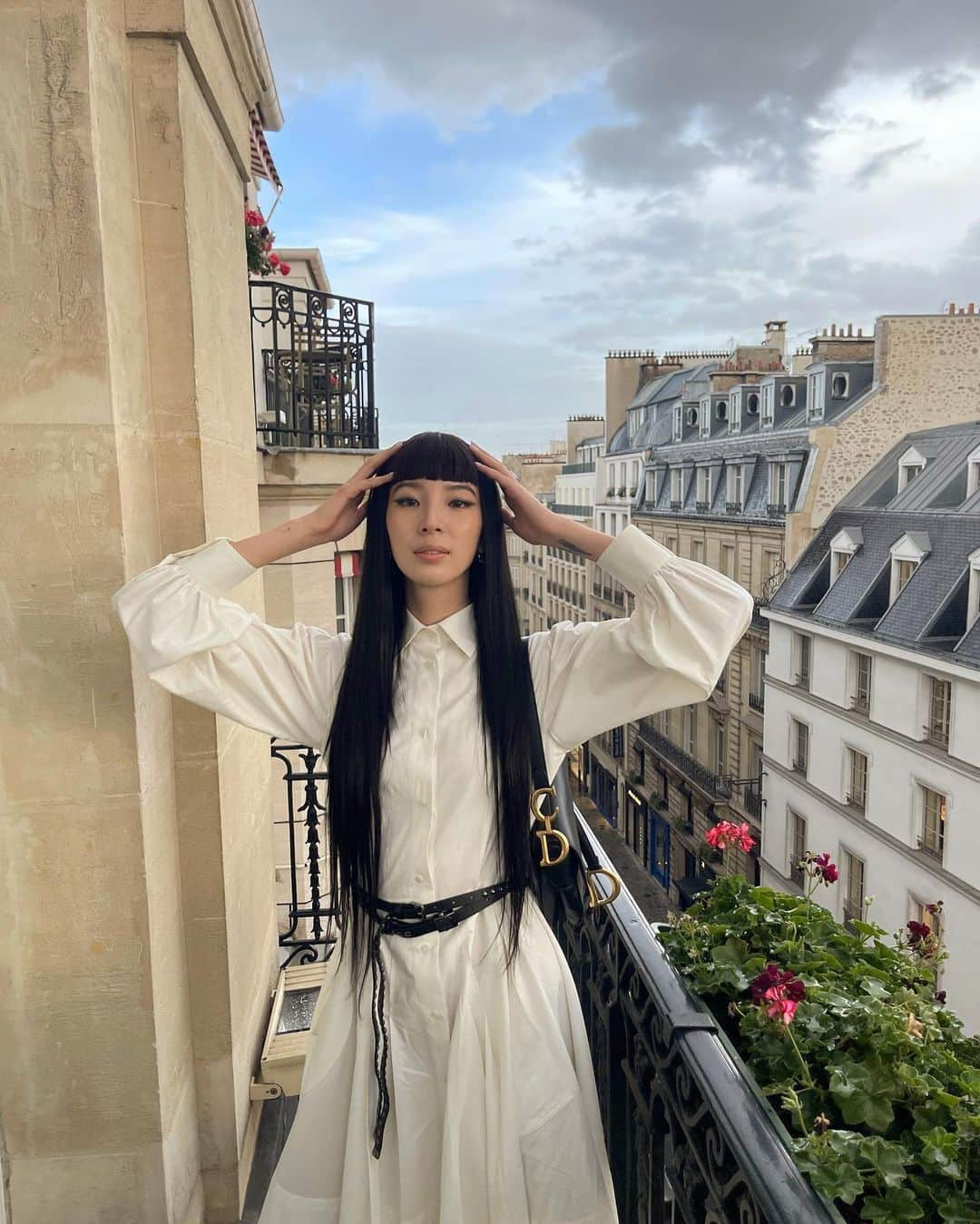 アイリーン・キムさんのインスタグラム写真 - (アイリーン・キムInstagram)「Thank you for the warmest welcome back to Paris fashion week after two years!🖤 #DiorSS23 @dior  @mariagraziachiuri」9月29日 2時34分 - ireneisgood