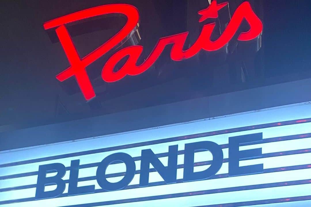アナ・デ・アルマスさんのインスタグラム写真 - (アナ・デ・アルマスInstagram)「Blonde 💖 Thank you Venice, Deauville, Paris, Los Angeles, NYC and San Sebastián for having us and for all the love and fun!」9月29日 3時11分 - ana_d_armas