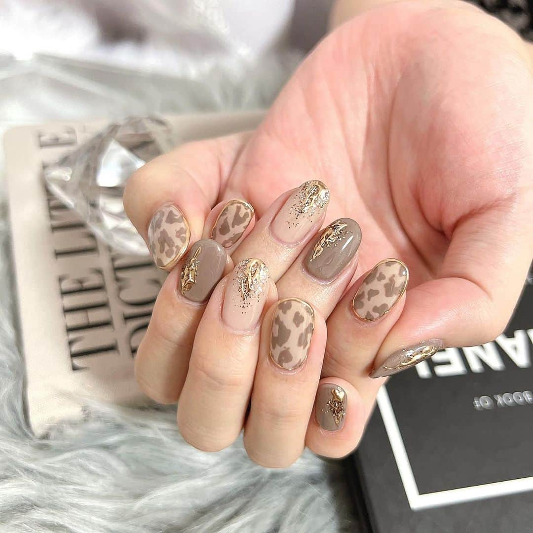 吉川ちえさんのインスタグラム写真 - (吉川ちえInstagram)「【💅🐆♥️💅🐆♥️】 . NEW💗NAIL⭐️ アンククロスネイルで ( @ankhcross_nail ) 秋ネイルにしてきたよ🍂🍁 . ネイルデザインはレオパ柄で 須之内さんお任せデザインにしました♥️ ( @ankhnail_suno8 ) めっちゃかわいすぎるーっ😭💕 須之内さんありがとうございます🙏✨ . #アンククロスネイル #ankhcrossnail #nail #nails  #秋ネイル #nailart #秋ネイルデザイン  #レオパードネイル #レオパ柄 #ベージュネイル」9月29日 4時10分 - yoshikawachie_16