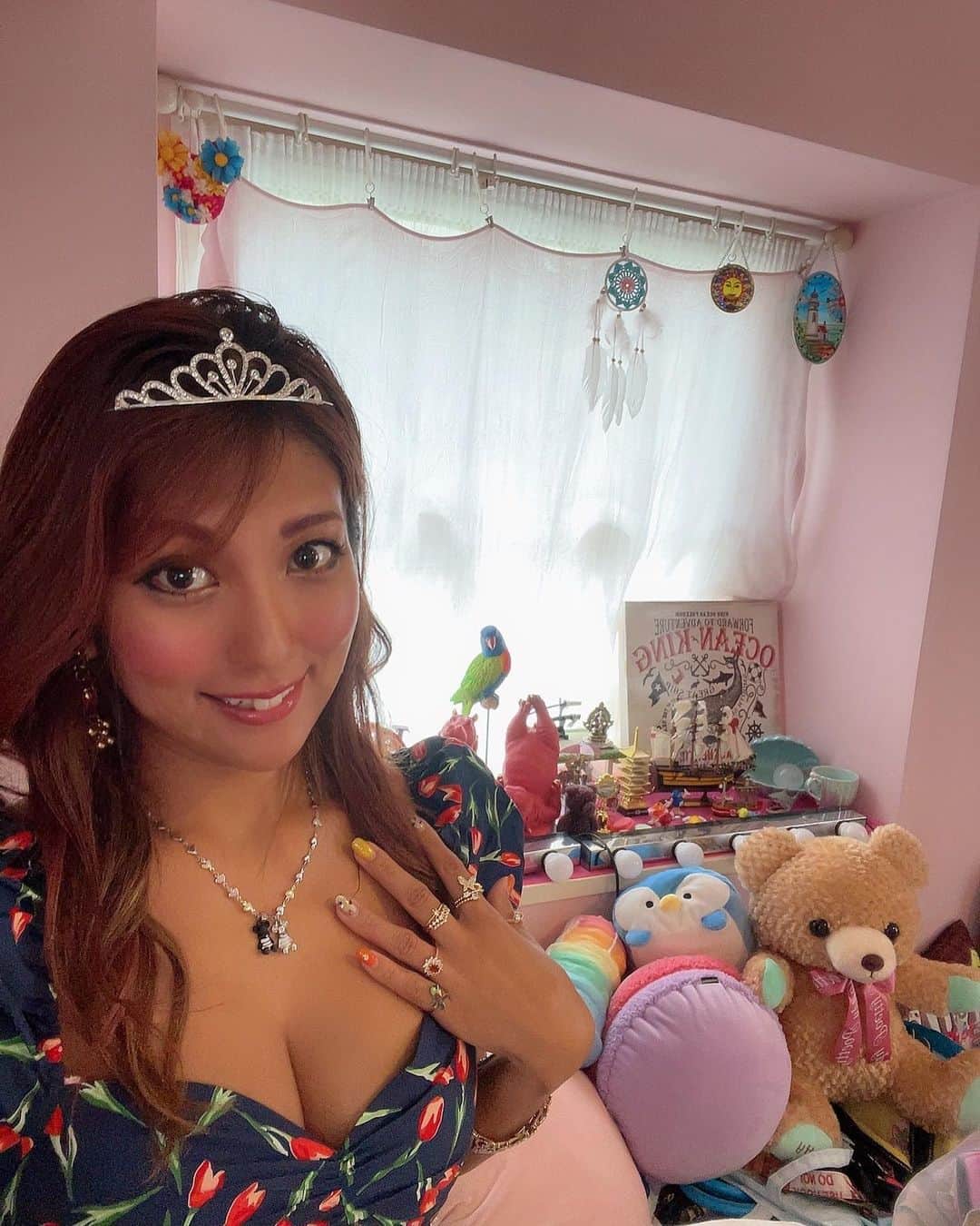 神谷麻美さんのインスタグラム写真 - (神谷麻美Instagram)「#princess 💖👸💖🏰🌈💖✨  ✨🌹🌹🌹🌹🌹🌹🌹🌹🌹✨」9月29日 11時38分 - asamice428