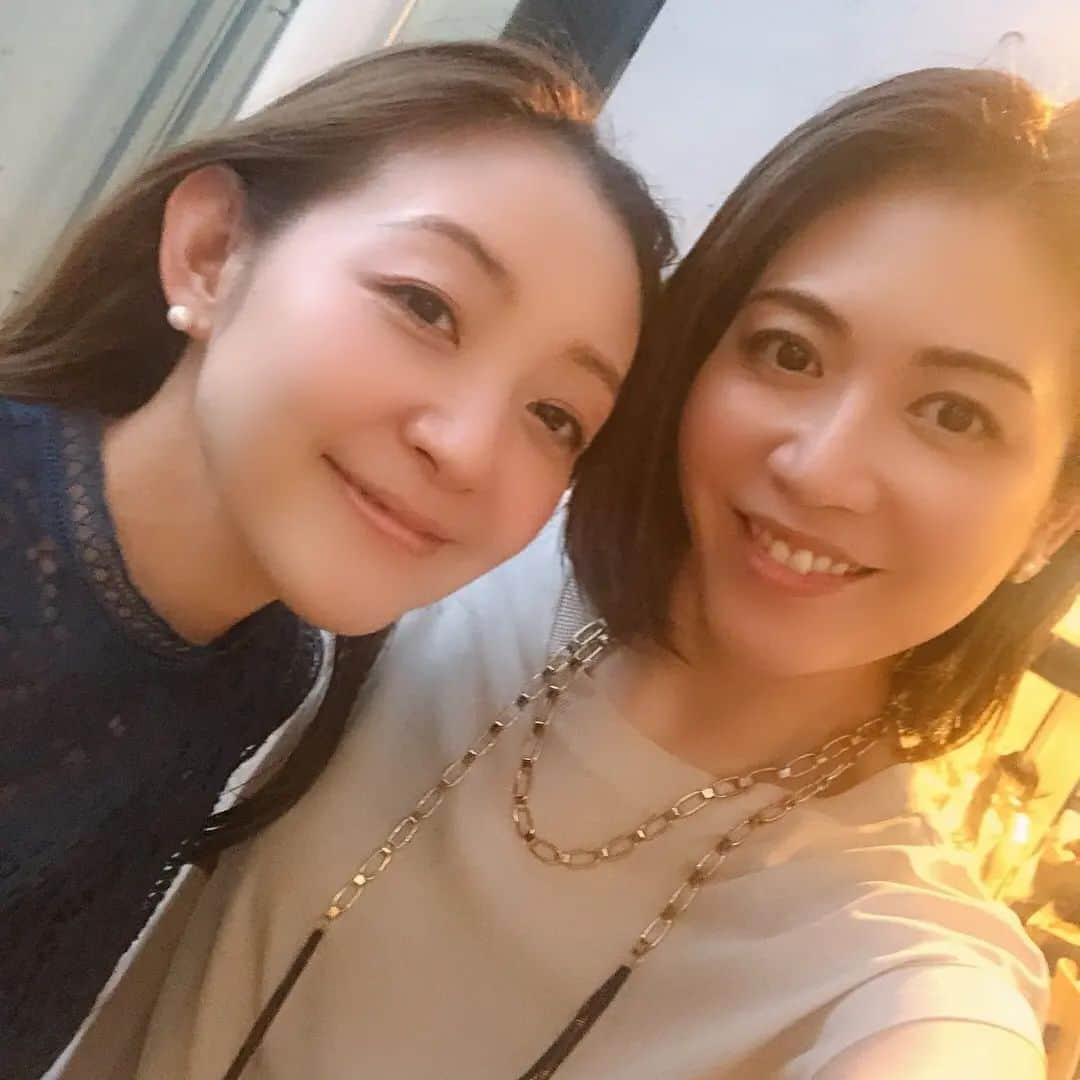 彩乃かなみさんのインスタグラム写真 - (彩乃かなみInstagram)「⁡ ⁡ あらあら、なんてこと⁡ 明日で9月がおしまいですとな、、、⁡ ⁡ 所用やお仕事に終われて⁡ バタバタと過ごしているうちに⁡ あっという間に時間が過ぎていきますね、、⁡ ⁡ (いーっつもそんなこと言ってる気がする…)⁡ ⁡ ⁡ 9月は数年振りに会う友人や同期生、同級生⁡ 懐かしいお世話になった方々との再会や⁡ ご連絡などがとても重なりました⁡ (正に水星逆行的☆)⁡ ⁡ ⁡ その中の楽しいある日の一日🌿✨⁡ ⁡ ⁡ 周年ポスター撮影等他…とってもお世話になった⁡ Die-co★さんと @dieco555⁡ 気心知れた同期のともちんと @hiroyuumitomo⁡ 久方振りに素敵な空間でランチ ⁡ ⁡ ⁡ 私はダイコ★さんから⁡ お誕生日の御祝いまでして頂いてしまい…⁡ 感謝ばかり✨⁡ ⁡ ⁡ 素敵な空間⁡ 素敵な方々⁡ 美味しい食事⁡ 人と話す時間⁡ 人と過ごす時間⁡ ⁡ ⁡ やっぱりいいですね…✨⁡」9月29日 15時59分 - kanamiayano.official