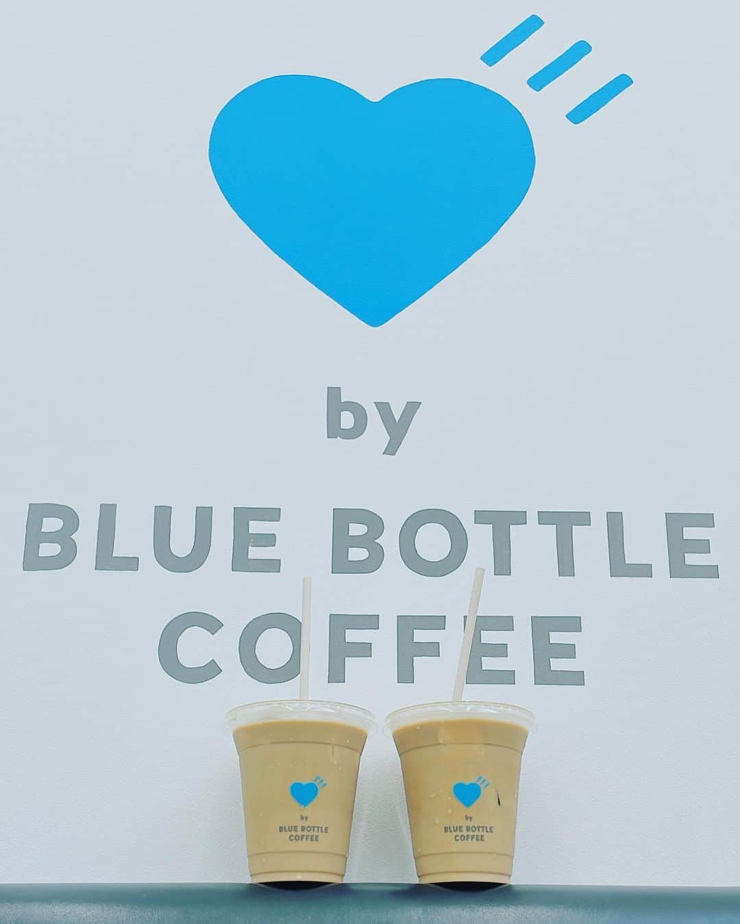 まゆさんのインスタグラム写真 - (まゆInstagram)「ブルーボトルコーヒー かわ🥹💙  #まだまだ時差投稿 #夏投稿終わらない #ブルーボトルコーヒー #ブルーボトル #💙 #bluebottlecoffee #bybluebottlecoffee」9月29日 16時06分 - mayumixx119