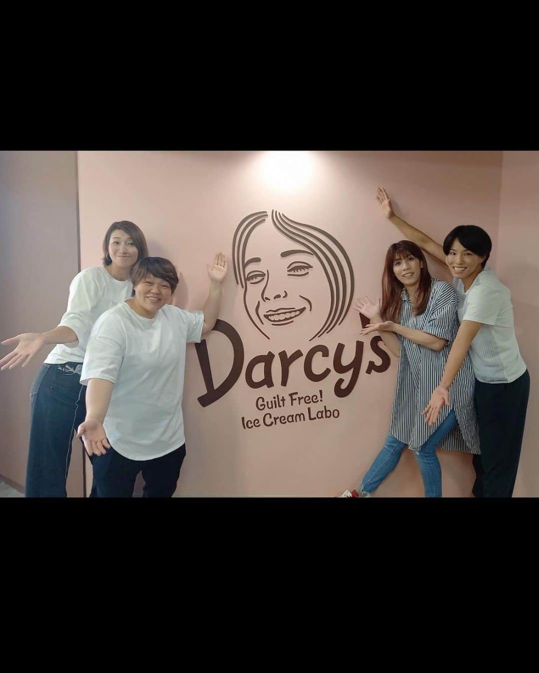 吉田沙保里さんのインスタグラム写真 - (吉田沙保里Instagram)「薫ちゃんに声をかけていただき、Darcy'sの職場体験に…😊 人生初の本格的なアイス作り🍨 いや～食べるのはあっという間ですが、やっぱり作るのは大変ですね…😆 優しいスタッフさん方に教えていただきながら終始、笑いの止まらない楽しい1日になりました🥰🫶 このメンバーが揃うと何が始まるか分からない…🤣🤣🤣 素晴らしい体験をさせていただき、ありがとうございました😆🙏  #アイス作り #職場体験 #元女子アスリート仲間」9月29日 18時49分 - saori___yoshida