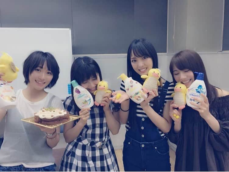 野中美希さんのインスタグラム写真 - (野中美希Instagram)「🐥🐥🐥🐥 10期さん11周年おめでとうございます！ このあとは石田さんのInstagramでインスタライブですね☺️💙 #飯窪春菜 さん#石田亜佑美 さん#佐藤優樹 さん#工藤遥 さん . #helloproject#morningmusume22#モーニング娘#モーニング娘22#japanesegirl#野中美希#ちぇる」9月29日 20時20分 - miki_nonaka.official