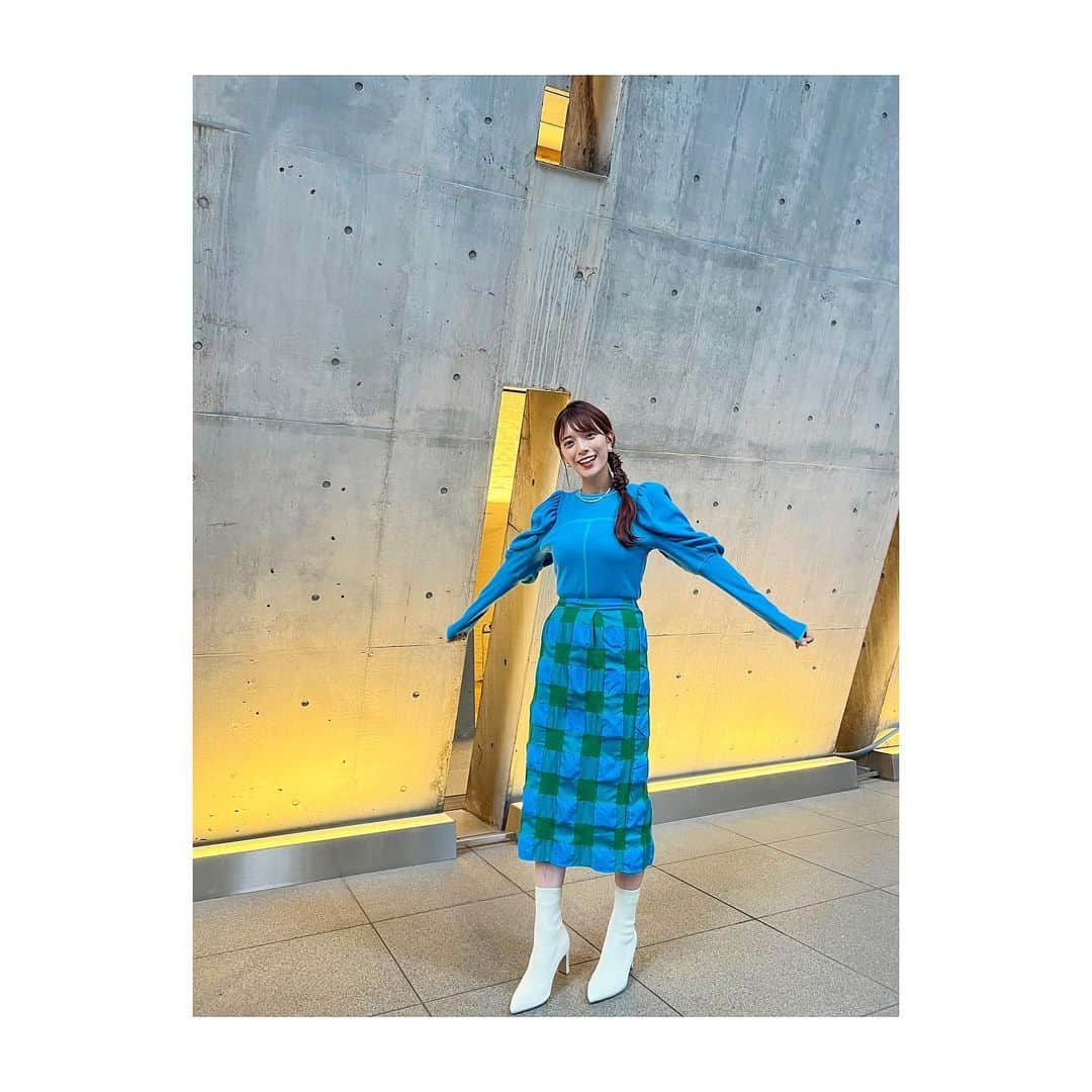 三谷紬さんのインスタグラム写真 - (三谷紬Instagram)「* #三谷の衣装 💙 この日はサムライブルーに合わせて 全身青色コーデ！ 私服でも着ているブランド、 Maison Specialのものです！ ソックスブーツも足が細く見えて可愛いですよね🤍 * #ootd#ootn#outfitoftheday#outfit#衣装#お洋服#ブルーコーデ#青#サムライ#ブルー#samuraiblue#samurai#blue#ソックスブーツ#maisonspecial#青コーデ#bluecode#テレビ朝日#アナウンサー#三谷紬」9月29日 21時03分 - mitani_tsumugi