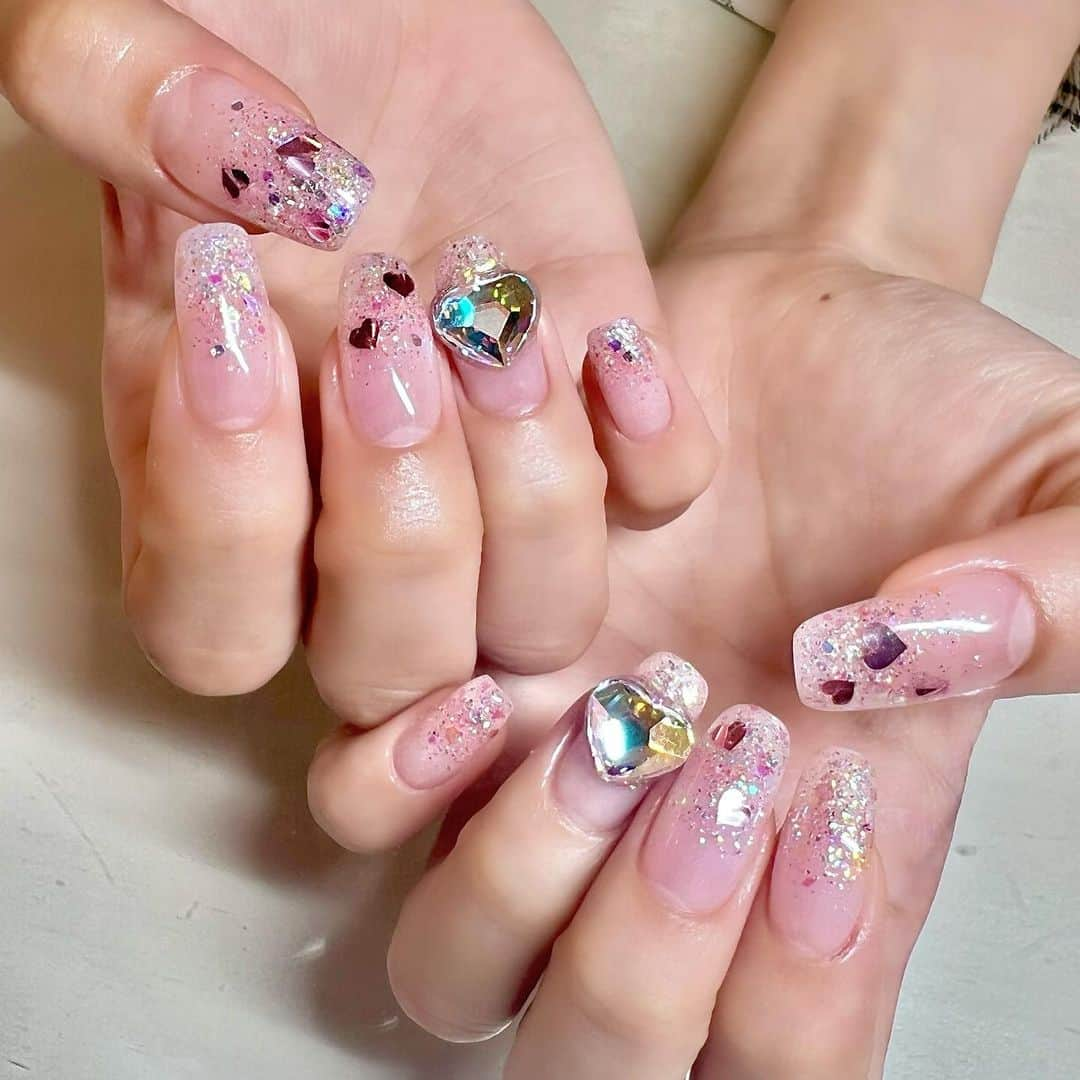 貞野遥香さんのインスタグラム写真 - (貞野遥香Instagram)「☆ 「「September💅🍂」」 ⁡ 9月のネイルはこんなのでした♪ “すぎる”ぐらいキラキラ可愛くして貰ったの💖 ⁡ 薬指には大きなハートのストーンもつけて貰っちゃいました🥹🫶🏻 ⁡ 可愛すぎて理想通りすぎてお気に入りすぎる！！ ⁡ ⁡ ⁡ #September #9月 #nail #ネイル #ネイルデザイン #デザインネイル #ジェルネイル #スクエアネイル #アイドル #idol #nmb48」9月29日 21時11分 - _haruka_sadano06