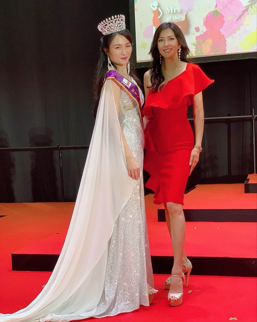 浅井香葉子さんのインスタグラム写真 - (浅井香葉子Instagram)「Mrs of the Year 神奈川チームの皆んな ファイナルステージ頑張りました💕 @mrs.of.the.year.kanagawa  @mrs_of_the_year   ミセスオブザイヤーの 公式ウォーキング講師として いつも日本大会からの 指導でしたので  地方大会のSpecial講師で 呼ばれることはありましたが  公式ウォーキング講師として 1から携わるのは 今回の神奈川大会が初めて  日本大会では ビューティキャンプとリハーサルと  数百名いるファイナリストへの指導は 少ない時間に限られています  ヒールで歩くこともままならない そんな頃からじっくりと ファイナリスト達と関わりたい そんな思いもあり  居住地である神奈川の 公式ウォーキング講師として 携わらせて頂きました👠  毎週のレッスンはもちろん 存在が輝く為に大切なこと 正しい目標設定  会議室で ヨチヨチ歩いてた頃から(笑)  ダイヤの原石が磨かれていくように 光輝く姿を見るのが嬉しかったです✨  誰もが既に 輝きの種を持っています✨  それを人生の試練を通して 曇らせてしまっているか その輝きに気付いていないだけ  今回手に入れた輝きを これからのスタンダードにして 美しく生きていきましょ✨  ーーーーーーーー ブリリアント部門 ーーーーーーーー 👑グランプリ受賞 滝沢みほさん @mselr28_yhp   ーーーーーーーー プレシャス部門 ーーーーーーーー 👑グランプリ受賞 嶋田ななさん @nana_shimada_   🎖特別賞/エレガント賞 糸井みほさん @miho.make   🎖特別賞/ 髙安薫さん @kaoru_takayasu   ーーーーーーーー レジェンド部門 ーーーーーーーー 🎖特別賞/ザ・レジェンド賞 東安子さん @a_yasu2020   🎖特別賞/ベストイブニング賞 加藤玲さん @renachance25   受賞された皆んな おめでとうございます🎊🎉🍾  そして全てのファイナリストに 心からの栄誉を送ります✨  神奈川チーム最高💓Thank you  〜歩き方次第で世界が変わる〜  全ては自分と向き合うことから  P.S パリ🇫🇷に到着しました！ 滞在中はストーリーに載せますね〜  ＿＿＿＿＿＿＿＿⭐︎＿＿＿＿＿＿＿  「在り方・歩き方・魅せ方」で あなたの存在そのものを輝きにする MUSEL Walking & Life Academy  👠レッスン申込みは @asaikayoko プロフィールURLから  👠LINE公式でレッスン案内しています。お友達登録してね  〜歩き方次第で世界が変わる〜 「WALK on EARTH」PROJECT 世界中の人が年齢・性別・環境に捉われず 誰もが自分を輝かせ地球の大地を歩き 豊かな人生を送る世界の実現🌏  #ミセスオブザイヤー #ミスターオブザイヤー #ミセスオブザイヤー2022  #ミスターオブザイヤー2022  #日本大会  #JAPANFINAL #MrsoftheYear #ミセスコンテスト #ミセスコンテスト出場者募集 #ウォーキングレッスン東京 #ウォーキングレッスン横浜 #浅井香葉子」9月29日 21時54分 - asaikayoko