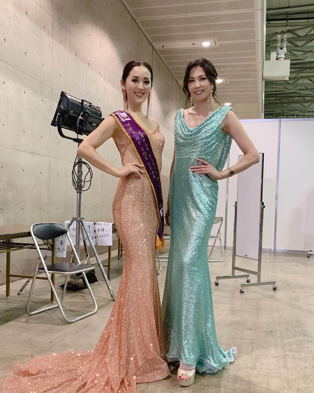 浅井香葉子さんのインスタグラム写真 - (浅井香葉子Instagram)「Mrs of the Year 神奈川チームの皆んな ファイナルステージ頑張りました💕 @mrs.of.the.year.kanagawa  @mrs_of_the_year   ミセスオブザイヤーの 公式ウォーキング講師として いつも日本大会からの 指導でしたので  地方大会のSpecial講師で 呼ばれることはありましたが  公式ウォーキング講師として 1から携わるのは 今回の神奈川大会が初めて  日本大会では ビューティキャンプとリハーサルと  数百名いるファイナリストへの指導は 少ない時間に限られています  ヒールで歩くこともままならない そんな頃からじっくりと ファイナリスト達と関わりたい そんな思いもあり  居住地である神奈川の 公式ウォーキング講師として 携わらせて頂きました👠  毎週のレッスンはもちろん 存在が輝く為に大切なこと 正しい目標設定  会議室で ヨチヨチ歩いてた頃から(笑)  ダイヤの原石が磨かれていくように 光輝く姿を見るのが嬉しかったです✨  誰もが既に 輝きの種を持っています✨  それを人生の試練を通して 曇らせてしまっているか その輝きに気付いていないだけ  今回手に入れた輝きを これからのスタンダードにして 美しく生きていきましょ✨  ーーーーーーーー ブリリアント部門 ーーーーーーーー 👑グランプリ受賞 滝沢みほさん @mselr28_yhp   ーーーーーーーー プレシャス部門 ーーーーーーーー 👑グランプリ受賞 嶋田ななさん @nana_shimada_   🎖特別賞/エレガント賞 糸井みほさん @miho.make   🎖特別賞/ 髙安薫さん @kaoru_takayasu   ーーーーーーーー レジェンド部門 ーーーーーーーー 🎖特別賞/ザ・レジェンド賞 東安子さん @a_yasu2020   🎖特別賞/ベストイブニング賞 加藤玲さん @renachance25   受賞された皆んな おめでとうございます🎊🎉🍾  そして全てのファイナリストに 心からの栄誉を送ります✨  神奈川チーム最高💓Thank you  〜歩き方次第で世界が変わる〜  全ては自分と向き合うことから  P.S パリ🇫🇷に到着しました！ 滞在中はストーリーに載せますね〜  ＿＿＿＿＿＿＿＿⭐︎＿＿＿＿＿＿＿  「在り方・歩き方・魅せ方」で あなたの存在そのものを輝きにする MUSEL Walking & Life Academy  👠レッスン申込みは @asaikayoko プロフィールURLから  👠LINE公式でレッスン案内しています。お友達登録してね  〜歩き方次第で世界が変わる〜 「WALK on EARTH」PROJECT 世界中の人が年齢・性別・環境に捉われず 誰もが自分を輝かせ地球の大地を歩き 豊かな人生を送る世界の実現🌏  #ミセスオブザイヤー #ミスターオブザイヤー #ミセスオブザイヤー2022  #ミスターオブザイヤー2022  #日本大会  #JAPANFINAL #MrsoftheYear #ミセスコンテスト #ミセスコンテスト出場者募集 #ウォーキングレッスン東京 #ウォーキングレッスン横浜 #浅井香葉子」9月29日 21時54分 - asaikayoko