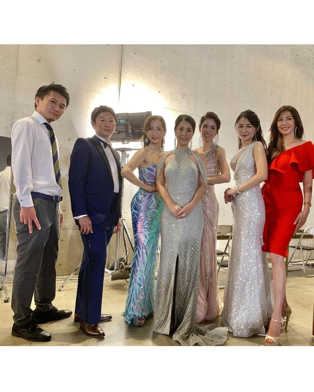 浅井香葉子さんのインスタグラム写真 - (浅井香葉子Instagram)「Mrs of the Year 神奈川チームの皆んな ファイナルステージ頑張りました💕 @mrs.of.the.year.kanagawa  @mrs_of_the_year   ミセスオブザイヤーの 公式ウォーキング講師として いつも日本大会からの 指導でしたので  地方大会のSpecial講師で 呼ばれることはありましたが  公式ウォーキング講師として 1から携わるのは 今回の神奈川大会が初めて  日本大会では ビューティキャンプとリハーサルと  数百名いるファイナリストへの指導は 少ない時間に限られています  ヒールで歩くこともままならない そんな頃からじっくりと ファイナリスト達と関わりたい そんな思いもあり  居住地である神奈川の 公式ウォーキング講師として 携わらせて頂きました👠  毎週のレッスンはもちろん 存在が輝く為に大切なこと 正しい目標設定  会議室で ヨチヨチ歩いてた頃から(笑)  ダイヤの原石が磨かれていくように 光輝く姿を見るのが嬉しかったです✨  誰もが既に 輝きの種を持っています✨  それを人生の試練を通して 曇らせてしまっているか その輝きに気付いていないだけ  今回手に入れた輝きを これからのスタンダードにして 美しく生きていきましょ✨  ーーーーーーーー ブリリアント部門 ーーーーーーーー 👑グランプリ受賞 滝沢みほさん @mselr28_yhp   ーーーーーーーー プレシャス部門 ーーーーーーーー 👑グランプリ受賞 嶋田ななさん @nana_shimada_   🎖特別賞/エレガント賞 糸井みほさん @miho.make   🎖特別賞/ 髙安薫さん @kaoru_takayasu   ーーーーーーーー レジェンド部門 ーーーーーーーー 🎖特別賞/ザ・レジェンド賞 東安子さん @a_yasu2020   🎖特別賞/ベストイブニング賞 加藤玲さん @renachance25   受賞された皆んな おめでとうございます🎊🎉🍾  そして全てのファイナリストに 心からの栄誉を送ります✨  神奈川チーム最高💓Thank you  〜歩き方次第で世界が変わる〜  全ては自分と向き合うことから  P.S パリ🇫🇷に到着しました！ 滞在中はストーリーに載せますね〜  ＿＿＿＿＿＿＿＿⭐︎＿＿＿＿＿＿＿  「在り方・歩き方・魅せ方」で あなたの存在そのものを輝きにする MUSEL Walking & Life Academy  👠レッスン申込みは @asaikayoko プロフィールURLから  👠LINE公式でレッスン案内しています。お友達登録してね  〜歩き方次第で世界が変わる〜 「WALK on EARTH」PROJECT 世界中の人が年齢・性別・環境に捉われず 誰もが自分を輝かせ地球の大地を歩き 豊かな人生を送る世界の実現🌏  #ミセスオブザイヤー #ミスターオブザイヤー #ミセスオブザイヤー2022  #ミスターオブザイヤー2022  #日本大会  #JAPANFINAL #MrsoftheYear #ミセスコンテスト #ミセスコンテスト出場者募集 #ウォーキングレッスン東京 #ウォーキングレッスン横浜 #浅井香葉子」9月29日 21時54分 - asaikayoko