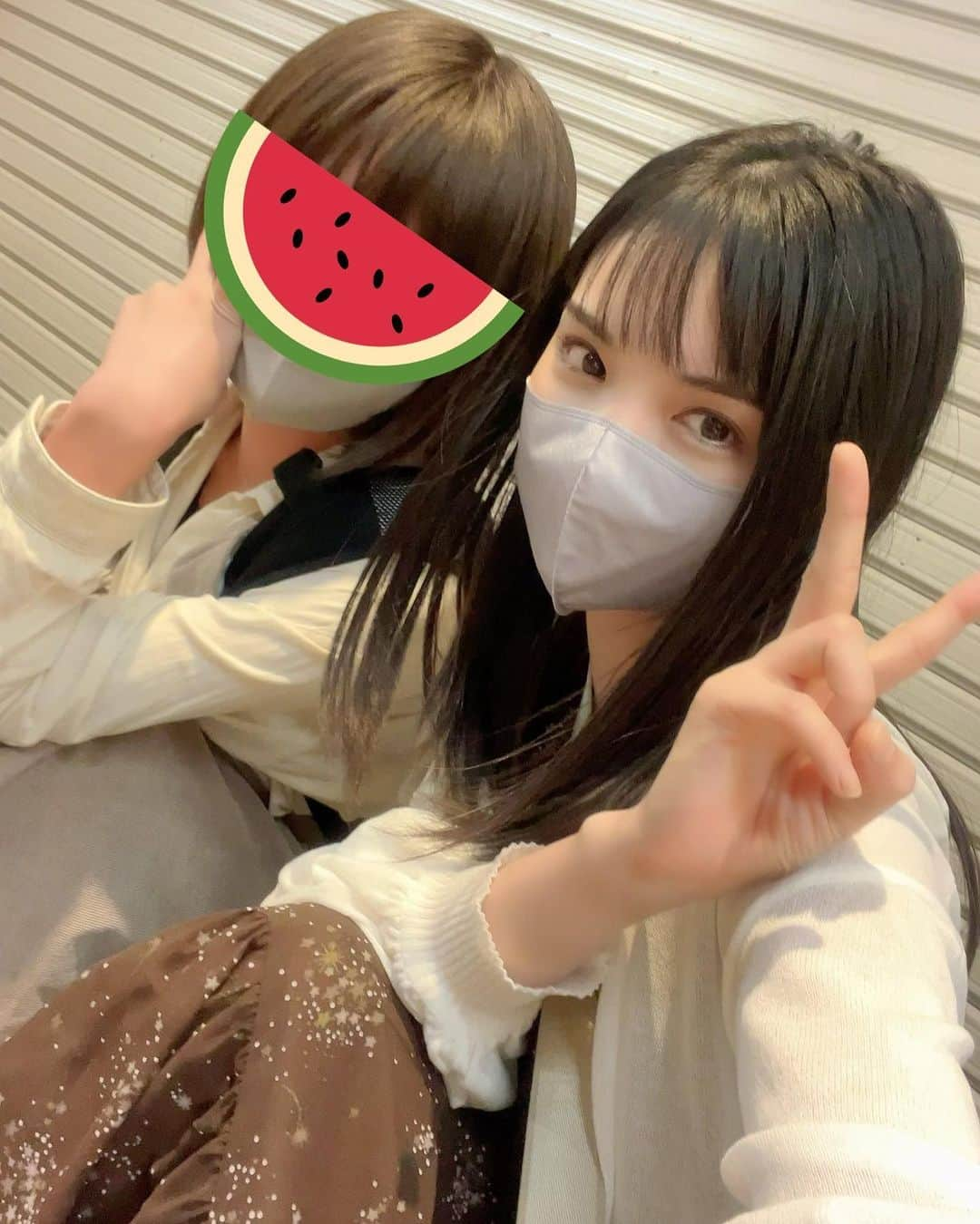 道重さゆみさんのインスタグラム写真 - (道重さゆみInstagram)「この間友達🍉と 月島で、もんじゃはしご🪜してきましたっ❣️  2人で1軒につき1つずつ頼む、っていうルールで、 予定では4軒、でも結局3軒とかになるんかねぇ？ って話してたんやけど、 結果、 5軒はしごしました😆  似たような顔してるし、 似たようなポーズしてるし、 似たような画角やけど、 1〜5枚目、全部違うお店です。笑  お腹いっぱいすぎてやばかったのにデザートにタピオカまで飲んでしまいました🧋 楽しすぎた💗 あと、前髪切りすぎた日の私です笑」9月29日 22時26分 - sayumimichishige0713