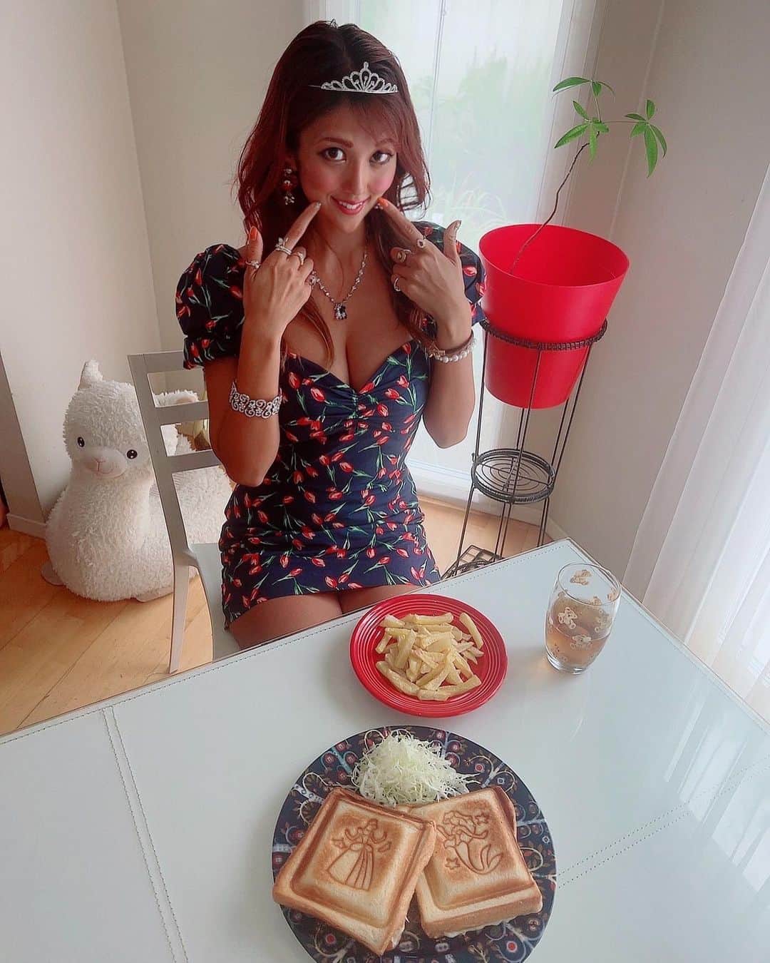 神谷麻美さんのインスタグラム写真 - (神谷麻美Instagram)「#ホットサンド 美味しいっ💖👸💖🥙🌈💖✨   #Princess  #cooking 💖🍳💖💜💖💜💖💜💖✨  ✨🌹💖🌹💖🌹💖🌹💖🌹✨」9月29日 22時44分 - asamice428