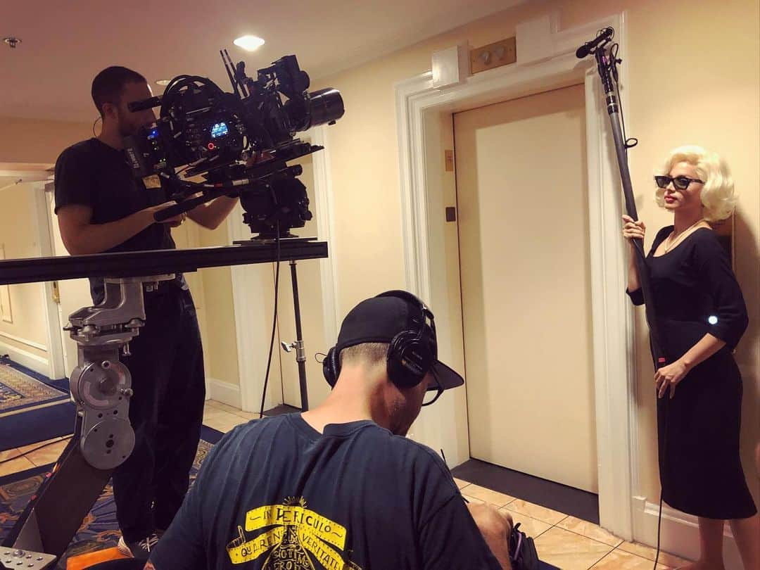 アナ・デ・アルマスさんのインスタグラム写真 - (アナ・デ・アルマスInstagram)「Some of my favorite bts moments during the making of BLONDE. ♥️ Now on @netflix .」9月30日 3時18分 - ana_d_armas