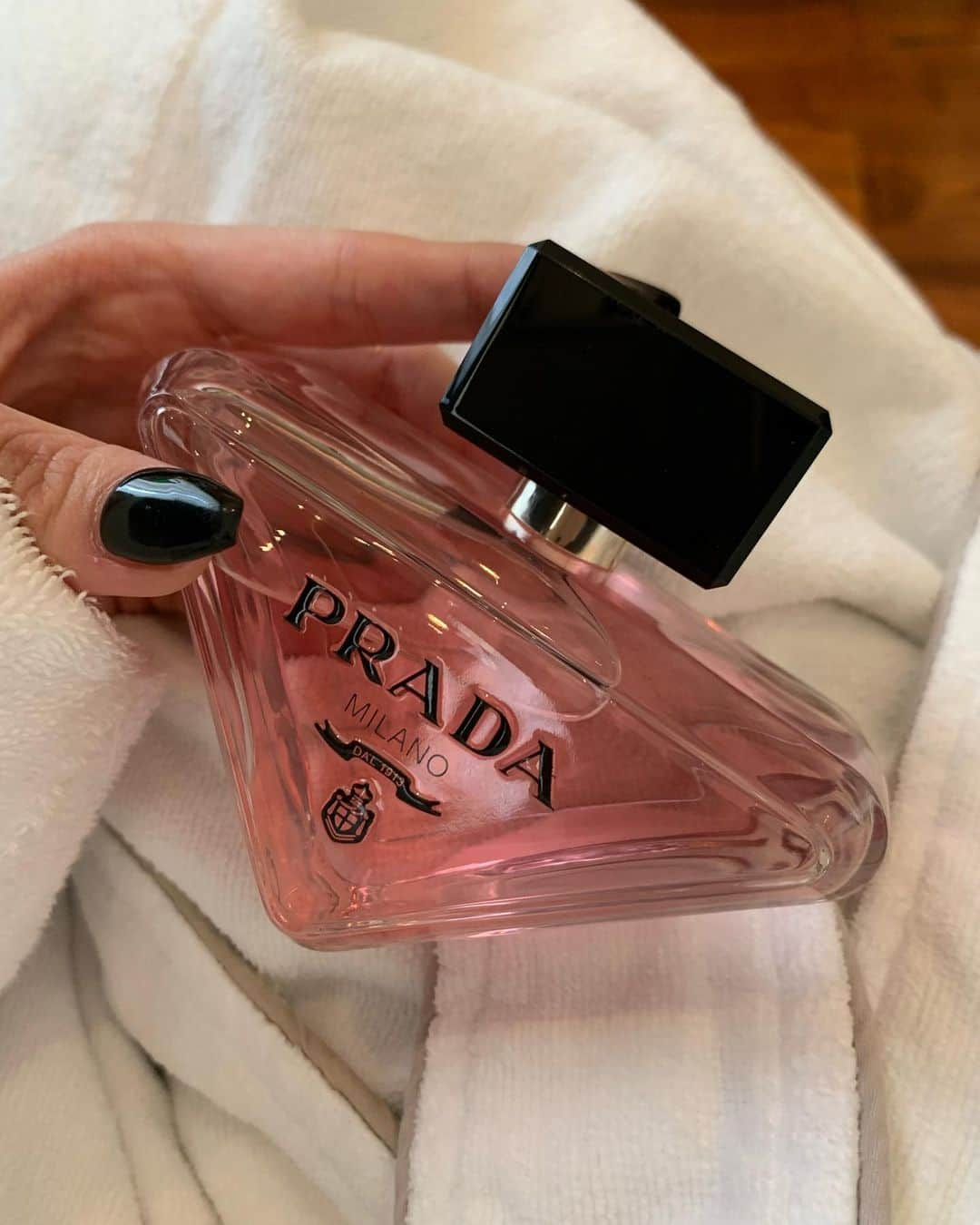 さなさんのインスタグラム写真 - (さなInstagram)「I'm a huge fan of Prada's fragrances🖤 #pradaparadoxe」9月30日 8時12分 - m.by__sana