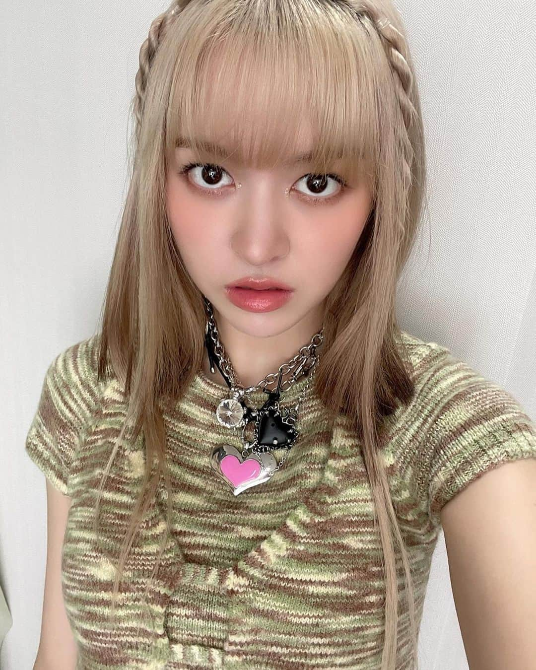 NMIXXさんのインスタグラム写真 - (NMIXXInstagram)「It's giving.... selfie improvement. #yesimgenz #NMIXX #엔믹스 #릴리 #LILY」9月30日 8時21分 - nmixx_official