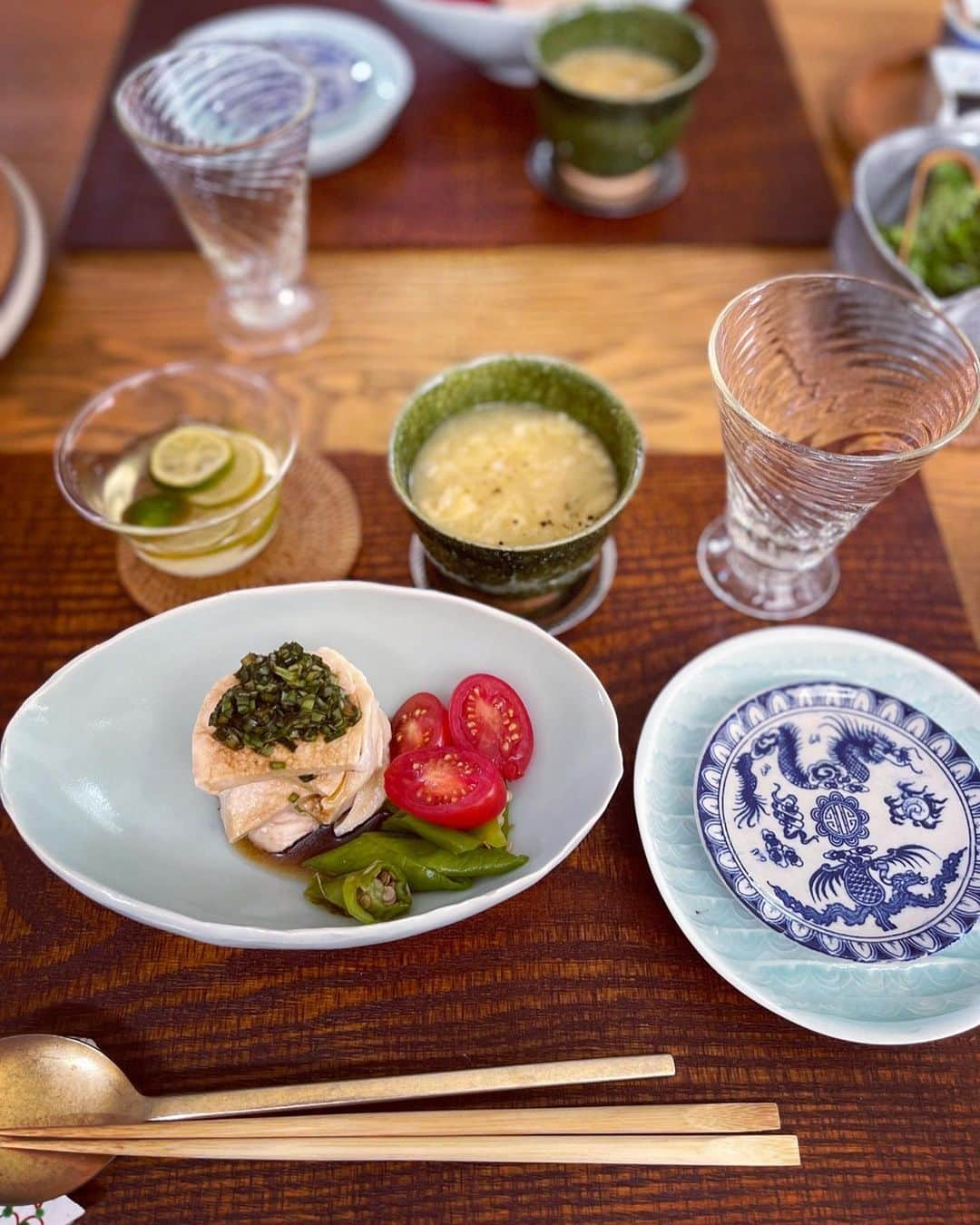 小川ひとみさんのインスタグラム写真 - (小川ひとみInstagram)「先日の @t_galley 豊子先生の Cooking class❤️ 今回もお家で簡単に作る事が出来る でもみんな大喜びの美味しいお洒落な 献立を習いました🤭 簡単に作れる中華丼 子供も大人もみんな好き💫 豊子先生のレシピは Onlineで購入出来るので是非参考に してくださいね❣️ #cookingclass #簡単に作れる中華料理」9月30日 9時28分 - hitomy220