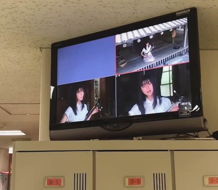 上白石萌歌さんのインスタグラム写真 - (上白石萌歌Instagram)「「ちむどんどん」最終回でした 歌子をしあわせにしてあげたいなと思いながら演じていたけれど、しあわせにしてもらったのは私の方でした。挑戦だった三線と沖縄民謡、一生の財産です。これからも弾き続け、歌い続けたい！ 見守ってくださりありがとうございました！ そして比嘉家のみんな、歌子、ありがとう😌」9月30日 11時18分 - moka____k