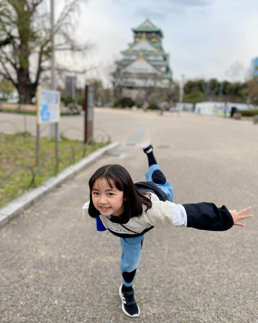 浅田芭路さんのインスタグラム写真 - (浅田芭路Instagram)「. 大阪城をバックに！  #✈️ #舞いあがれ ！ #東大阪  #五島列島  #もうすぐ舞いあがれ #浅田芭路」9月30日 13時11分 - asada_halo__official