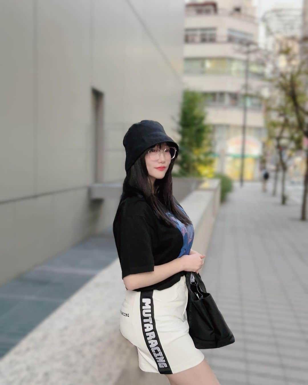 小湊優香さんのインスタグラム写真 - (小湊優香Instagram)「@mutaracing_wear のUVポンチスカート💓  UVカット付きのスカートって珍しいですよね😳 ストレッチ性もあって動きやすい！ ミニ丈だけど中はインナーパンツ付きなので安心して履けます😎✨  サイドのロゴも可愛い❣️  オタ活中の私盗撮されてたwww   #muta  #mutaracing  #mutaracingINGING  #レースクイーン  #rq  #グラビア #被写体 #撮影モデル  #イベントコンパニオン  #model  #作品撮り #photography  #时装#自拍#照片#粉我##팔로우환영#팔로우미#셀카그램  #色白 #ビジョビ @b_b_j.j  #骨格ウェーブ」9月30日 15時54分 - y.miranic