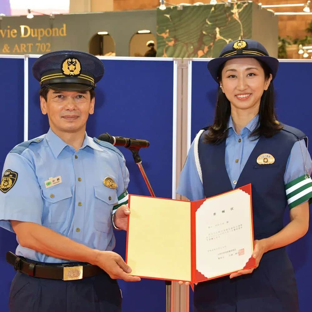 大阪府警察さんのインスタグラム写真 - (大阪府警察Instagram)「【Ms.OOJAさん、一日警察署長に！】 令和4年9月21日、阪急うめだ本店9階祝祭広場において、歌手のMs.OOJA（ミスオオジャ）さんを一日警察署長にお迎えし、秋の全国交通安全運動の初日キャンペーンを開催しました。  #大阪府警察公式 #大阪府警察 #大阪府警 #府警 #警察 #歌手 #MsOOJA #ミスオオジャ #一日警察署長 #秋の全国交通安全運動 #初日キャンペーン #交通安全教育班 #阪急うめだ本店 #初祭広場 #音楽隊」9月30日 17時22分 - fukei_koho