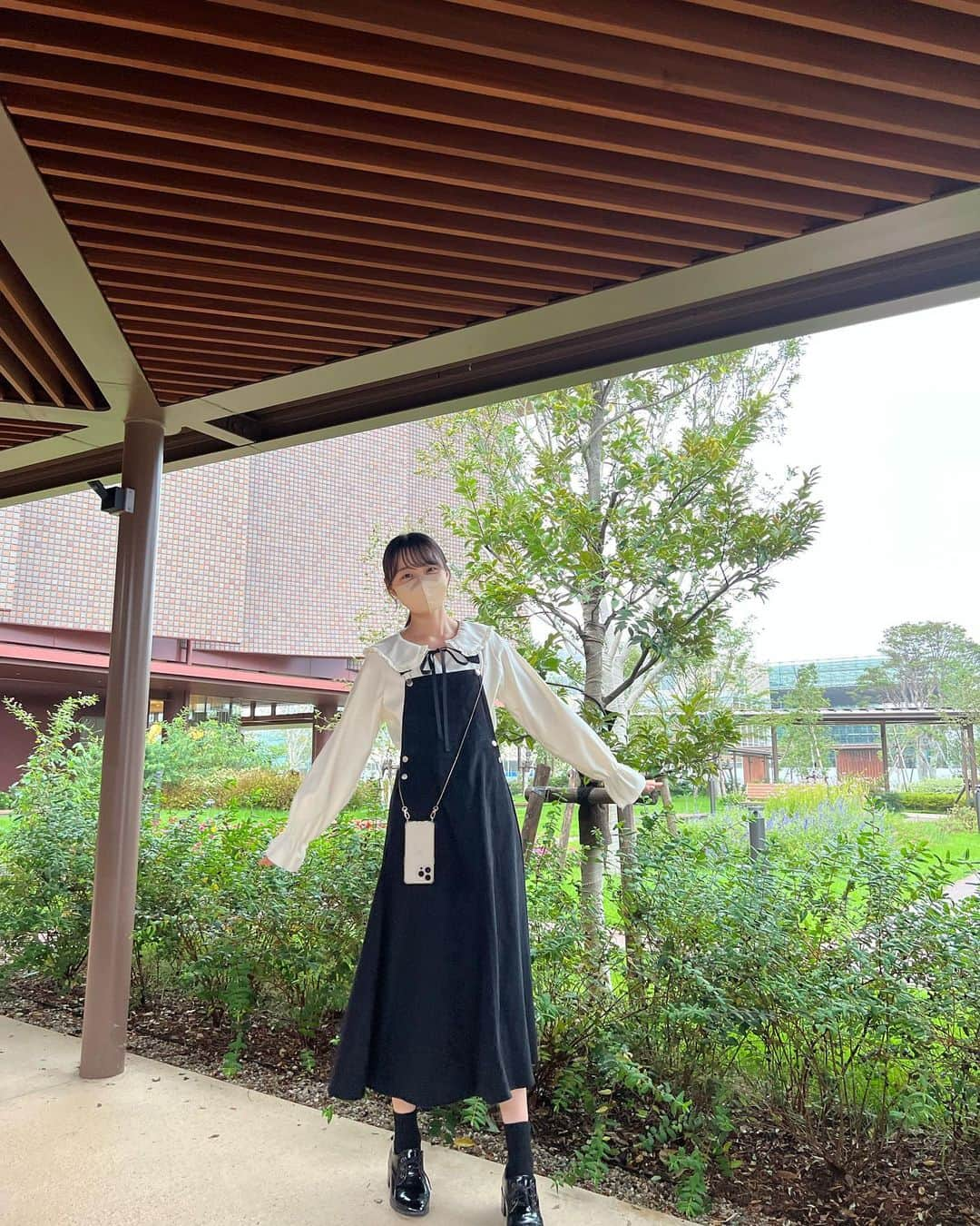 林芽亜里さんのインスタグラム写真 - (林芽亜里Instagram)「🎀 ⁡ 金沢に夏オープンした 石川県立図書館に行ってきました📚 ⁡ たっくさんの種類の本があって楽しかった~!! ⁡ 入った瞬間、これは一日中居れる！と感じました\(◡̈)/ ⁡ 私はお料理の本をずっと見ていました🍲 みんなはどんな本が好きですか？♡ ⁡ この日はノーメイクでマスク写真なのはお許しください🙇‍♂️ ⁡ ⁡ #林芽亜里 #石川県立図書館」9月30日 18時04分 - meari__hayashi