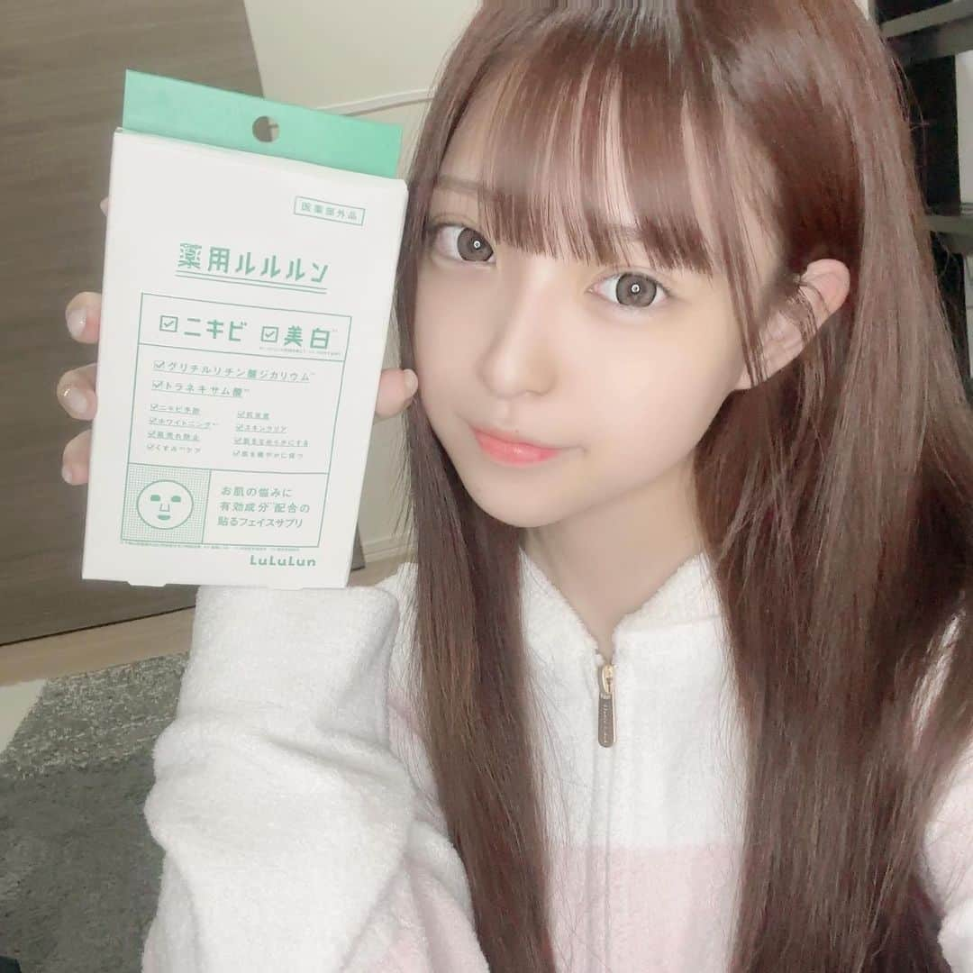 MINAMIさんのインスタグラム写真 - (MINAMIInstagram)「. ルルルンから新しく出た薬用フェイスマスク💚 私は早速美白アクネの方を使ってみたんだけど、液もたっぷりでシートが分厚いし保湿もしっかりって感じ‪‪❤︎ めっちゃイイ！ɞ̴̶̷ ̫ ɞ̴̶̷  肌荒れの味方的な存在のフェイスマスクで 毎日のルルルンとは別で使ってみるといいかも=͟͟͞͞♡  シミそばかすを防ぐ美白有効成分も入ってるみたい✋🏻´- みんなも試してみてね❕ . . . #薬用ルルルン  #シートマスク  #貼るフェイスサプリ  #医薬部外品  #美白  #ニキビ  #乾燥肌  #w効果 #pr」9月30日 18時08分 - mimi.minami.mimi