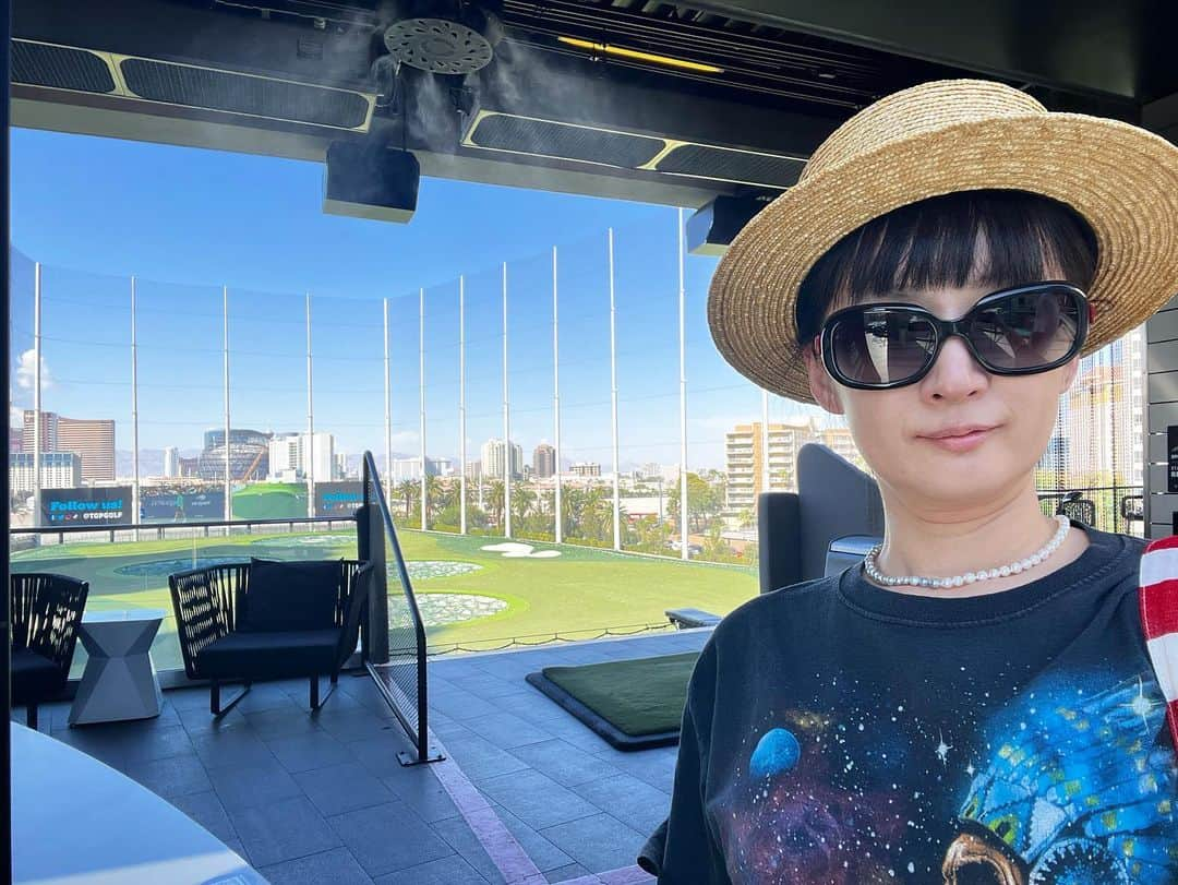 千秋さんのインスタグラム写真 - (千秋Instagram)「ラスベガスで大人気のTop Golfへ⛳️👙  日本にはない遊び場。ゴルフが上手いとか下手とか関係なく女子も子どもも遊んでる。これは新しいビジネス思いつきますね。  最後はおまけ。心待ちにしてたやつ。待ってたよー😂🏥  #topgolf #covid_19 #pcr  #ラスベガス #lasvegas #アメリカ日記 #ネバダ観光 #lovestone #千秋旅日記」9月30日 19時16分 - chiaki77777