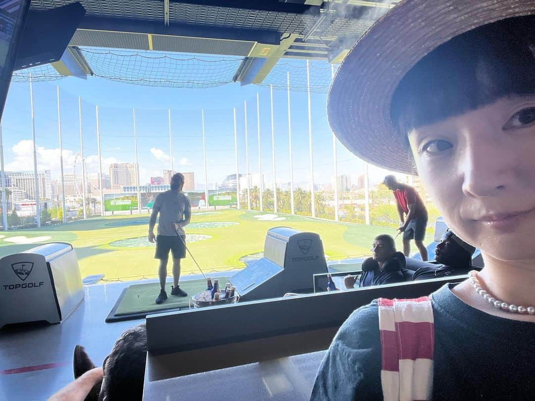 千秋さんのインスタグラム写真 - (千秋Instagram)「ラスベガスで大人気のTop Golfへ⛳️👙  日本にはない遊び場。ゴルフが上手いとか下手とか関係なく女子も子どもも遊んでる。これは新しいビジネス思いつきますね。  最後はおまけ。心待ちにしてたやつ。待ってたよー😂🏥  #topgolf #covid_19 #pcr  #ラスベガス #lasvegas #アメリカ日記 #ネバダ観光 #lovestone #千秋旅日記」9月30日 19時16分 - chiaki77777