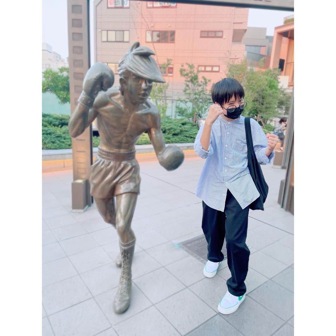 髙橋來さんのインスタグラム写真 - (髙橋來Instagram)「✳︎ 試写会に行って来ました✨ すごかったです… 公開が楽しみです！  駅のところに ジョーとアトムがいたので一緒に撮ったけど、 どうかな？ ・ ・ ✳︎ #髙橋來」9月30日 20時35分 - rye.takahashi