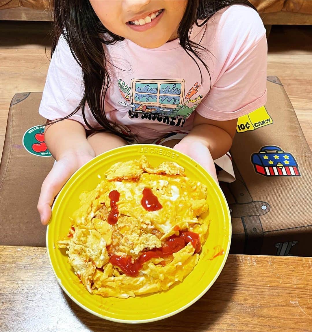 西山茉希さんのインスタグラム写真 - (西山茉希Instagram)「1ヶ月後に9歳になる人が、 初めてのオムライスをつくってくれた9月30日。  #9月の〆 #西山食堂 #シェフ増えます #オムライス #🫡  ご馳走様でした。 ありがとう💛」9月30日 23時28分 - maki.nshiyama50