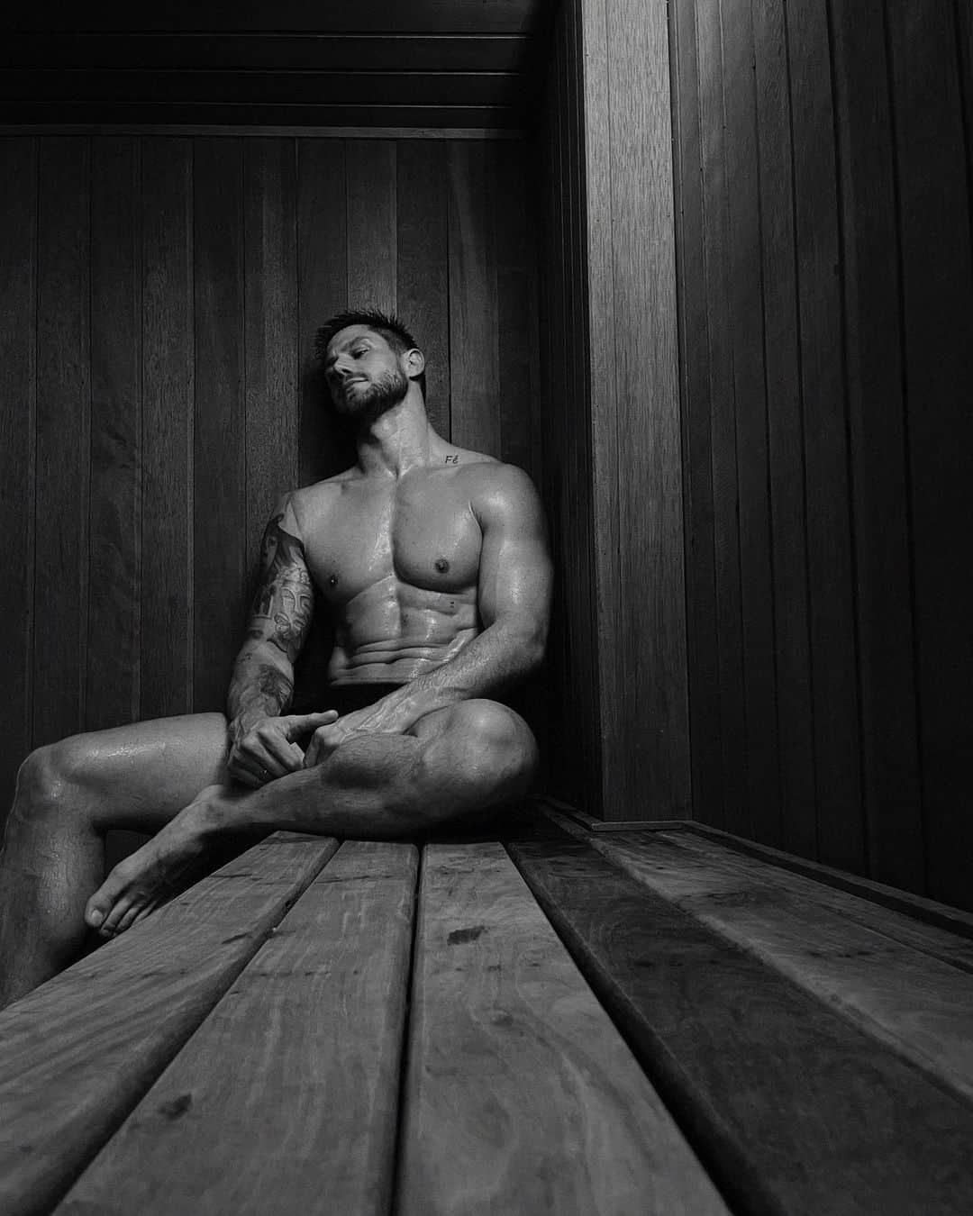 Jonas Sulzbachさんのインスタグラム写真 - (Jonas SulzbachInstagram)「100°C na sauna 🔥」10月1日 5時57分 - jonassulzbach