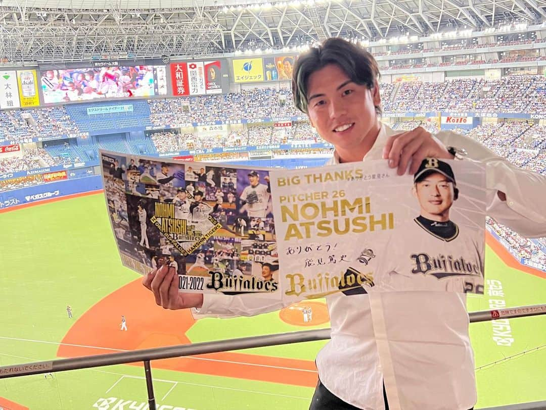 梅野隆太郎さんのインスタグラム写真 - (梅野隆太郎Instagram)「⚾️2022年9月30日⚾️ 〜能見さん引退試合〜 １８年間お疲れ様でした。🙇‍♂️ 最後現地で観れてよかったです📣 タイガースでバッテリーを組んで勝ちあげてきた勝利に経験、team能見で一緒に過ごさせてもらって本当にお世話になり大好きな先輩です‼︎  お疲れ様でした。 T14.⚾️BS.26.  #能見篤史 #team能見 #阪神タイガース #オリックスバファローズ #引退試合 #京セラドーム #感謝 #梅野隆太郎 #岩貞祐太 #陽川尚将 #岩崎優 #原口文仁 #糸原健斗 #島本浩也 #伊藤将司 #藤浪晋太郎 #大山悠輔 #坂本誠志郎」10月1日 12時30分 - ryutaro_umeno_official