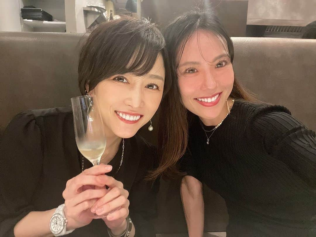 杏さゆりさんのインスタグラム写真 - (杏さゆりInstagram)「🥰🥰🥰誕生日お祝いに素敵なフレンチへ行きました❤️ . 沢山深〜い話出来て癒されました🍀✨ . 最近思う事…相手に使う時間こそが何よりも貴重🥺✨ 時間だけは全ての人に平等だから… そんな時間を共有してくれてありがとお🥰🥰🥰 . #ドレスコードは黒 #dresscodeblack  #杏さゆり　#SayuriAnzu」10月1日 16時49分 - anzu_sayuri_official