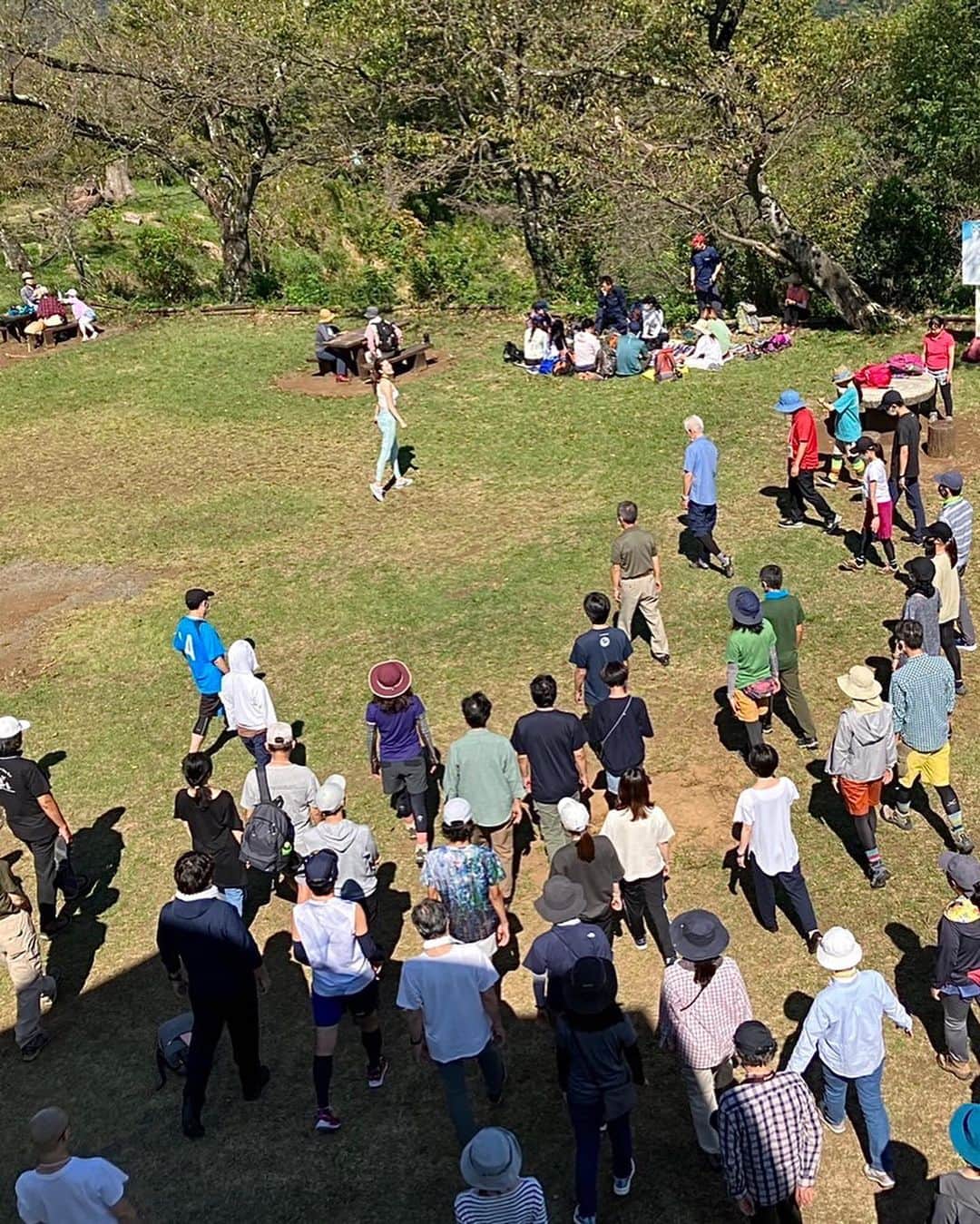 櫻井麻美さんのインスタグラム写真 - (櫻井麻美Instagram)「今日は弘法山でのハイキングイベントに出演しました⛰ ・ 山の頂上でウォーキングレッスン🚶‍♀️ 今回はとっても良いお天気で、約150名の方がご参加くださいました✨ ・ みんなで歩いて楽しい1日でした😆 ・ ご参加くださった方、ありがとうございます✨ ・ ・ #弘法山  #ハイキング  #ウォーキング  #ウォーキングセミナー #晴れ  #山登り」10月1日 20時09分 - mamiosakurai