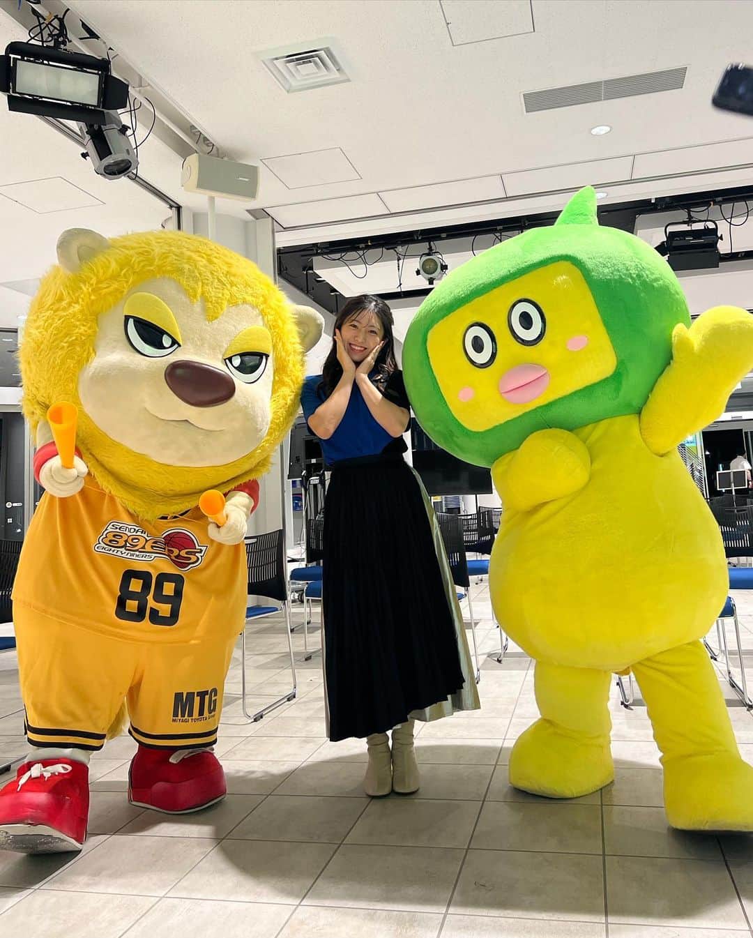 白戸ゆめのさんのインスタグラム写真 - (白戸ゆめのInstagram)「🏀 . きょうはNHK仙台放送局で 開幕戦パブリックビューイング前 トークショーに出演してきました✨ そして試合は中継ゲストとして！ とても楽しかったです🔥 仙台は開幕戦勝利おめでとうございます🎉 . Bリーグ、開幕だああああ！！ . #バスケ #bリーグ #開幕 #仙台 #京都 #マスコットかわいい #仙台89ers #ティナ #やっぺぇ」10月2日 0時59分 - yumeno.s_
