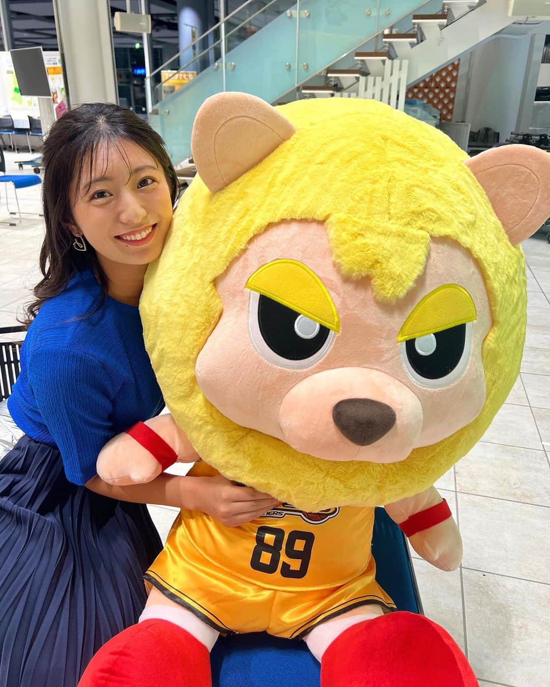 白戸ゆめのさんのインスタグラム写真 - (白戸ゆめのInstagram)「🏀 . きょうはNHK仙台放送局で 開幕戦パブリックビューイング前 トークショーに出演してきました✨ そして試合は中継ゲストとして！ とても楽しかったです🔥 仙台は開幕戦勝利おめでとうございます🎉 . Bリーグ、開幕だああああ！！ . #バスケ #bリーグ #開幕 #仙台 #京都 #マスコットかわいい #仙台89ers #ティナ #やっぺぇ」10月2日 0時59分 - yumeno.s_