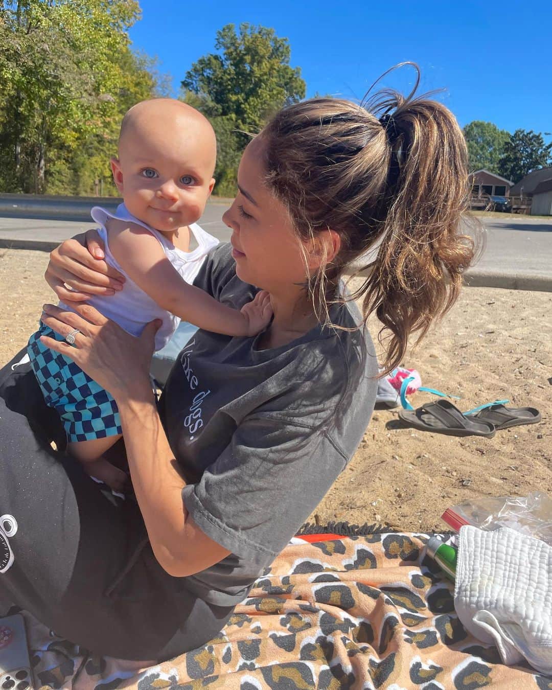 Tianna Gregoryさんのインスタグラム写真 - (Tianna GregoryInstagram)「My silly chunk is 10 months walking and has 4 teeth」10月2日 7時08分 - tiannag