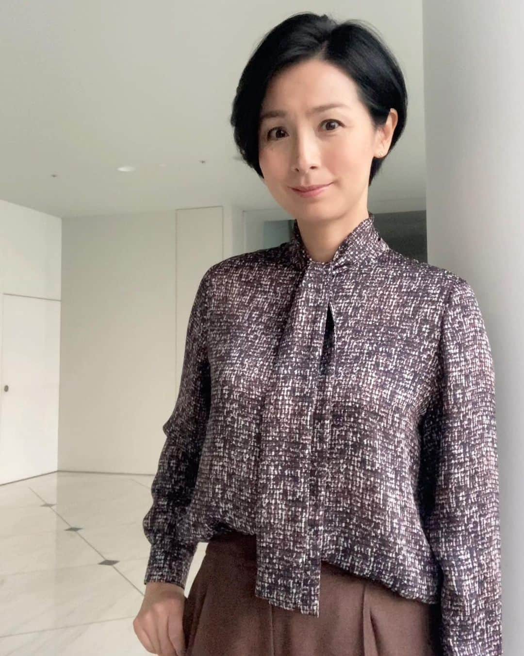 野村真季さんのインスタグラム写真 - (野村真季Instagram)「ANNニュース着用衣装  9/28 午後ニュース ジャケット・ブラウス・パンツ @newyorker.since1964  ピアス・リング @starjewelry_press   10/1 朝ニュース/昼ニュース ブラウス・パンツ @paulstuartjapan  ピアス @starjewelry_press   #テレビ朝日 #アナウンサー #アナウンサー衣装 #ootd #40代コーデ #40代ファッション #50代ファッション #大人コーデ #大人ファッション #パンツ #ジャケット #野村真季」10月2日 16時22分 - masaki__nomura