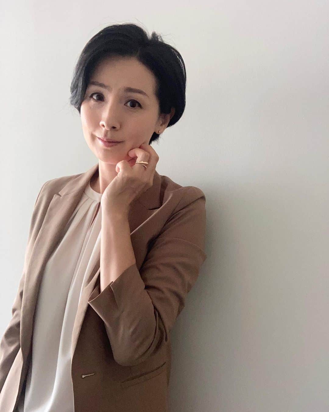 野村真季さんのインスタグラム写真 - (野村真季Instagram)「ANNニュース着用衣装  9/28 午後ニュース ジャケット・ブラウス・パンツ @newyorker.since1964  ピアス・リング @starjewelry_press   10/1 朝ニュース/昼ニュース ブラウス・パンツ @paulstuartjapan  ピアス @starjewelry_press   #テレビ朝日 #アナウンサー #アナウンサー衣装 #ootd #40代コーデ #40代ファッション #50代ファッション #大人コーデ #大人ファッション #パンツ #ジャケット #野村真季」10月2日 16時22分 - masaki__nomura