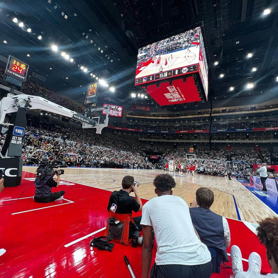 はじめしゃちょーさんのインスタグラム写真 - (はじめしゃちょーInstagram)「NBAマジですごかった。  #FriendsofNBA  #nbajapangames2022  #stephencurry」10月2日 17時27分 - hajimesyachodesu