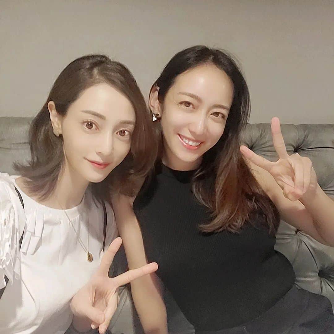 池田夏希さんのインスタグラム写真 - (池田夏希Instagram)「ずっと行きたかった薬膳鍋の @foodlab_tsukiji に行ってきました♡ . 一番人気の『月と太陽の薬膳鍋のベーシックコース』を食べたんだけど、陰陽のうつろいを楽しむ薬膳鍋で4回の味変もそれぞれ美味しくてハマってしまいました🥰 〆も食べて、最後には美味しくてスープ1滴も残りませんでした🤣 恥ずかしいくらいキレイに完食！！(笑) 火鍋とはまた違って、本当に素材を生かした身体に優しい薬膳鍋でした🍲 またすぐ行けたらいいな✨ . 1階は無添加食品のセレクトショップになってて、テイクアウトしたバスクチーズケーキもめちゃめちゃ美味しかった🎵 . #月と太陽の薬膳鍋foodlab築地 #月と太陽の薬膳鍋 #築地グルメ #薬膳鍋 #漢方 #陰陽のバランス #味変 #美味しすぎる #ハマった #キレイに完食 #素材の味 #素材の味を楽しむ #身体に優しい #無添加食品 #無添加食品店 #バスクチーズケーキ #グルメスタグラム #フードスタグラム #foodlab #tsukizi #medicinalpot #medicinalherbhotpot #kampo #positiveandnegative #delicious #tasteofingredients #additivefreefood #basqueburntcheesecake #gourmetstagram #foodstagram」10月2日 22時16分 - natsukiikeda624