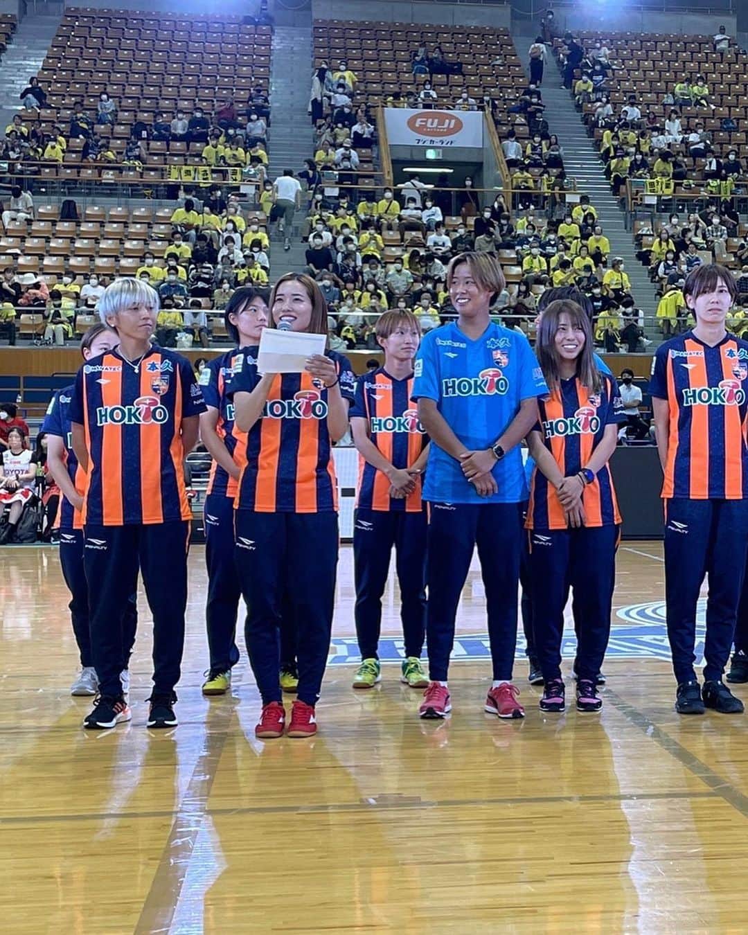 三谷沙也加さんのインスタグラム写真 - (三谷沙也加Instagram)「⁡ ⁡ ⁡ ・ 今日は、なんとっ！！！！ ⁡ Bリーグの応援に レディース選手みんなで行ってきました❤️‍🔥 ⁡ 信州ブレイブウォーリアーズのみなさん めちゃくちゃカッコ良かったです🥺❤️ ⁡ 本当にお疲れ様でした☺️ 勝利おめでとうございます🏀❤️‍🔥❤️‍🔥❤️‍🔥 ⁡ ⁡ そして、 ハーフタイムの時間で 私たちの開幕戦の告知をさせてもらいました！ ⁡ ⁡ 代表で挨拶させてもらったけど 緊張して噛まないかずっと心配でした。笑 ⁡ ⁡ 是非、バスケ🏀もサッカー⚽️も 大好きになって下さい😘　 ⁡ ⁡ たくさんの方にスポーツの良さを 知ってもらいたいなーーー🤍🤍🤍 ⁡ ⁡ ⁡ #WEリーグ#nagano #acnpladies #パルセイロレディース#7#三谷沙也加 #Bリーグ#開幕節#応援#信州#長野市 #信州ブレイブウォーリアーズ #めちゃくちゃカッコ良かったです #試合前の演出から釘付けになってしまいました🥺 #手拍子し過ぎて手が赤くなってた #スポーツってやっぱ最高❤️‍🔥❤️‍🔥❤️‍🔥 #また応援行きたいな😊 #パネルがあって記念にパシャリ📸」10月2日 22時49分 - sayaka_mitani7