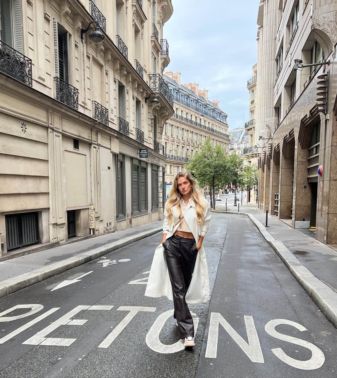 アリカ・シュミットさんのインスタグラム写真 - (アリカ・シュミットInstagram)「Paris est définitivement l'une de mes villes préférées 🫶🏼 #paris #girlstrip #vacation」10月3日 2時16分 - alicasmd