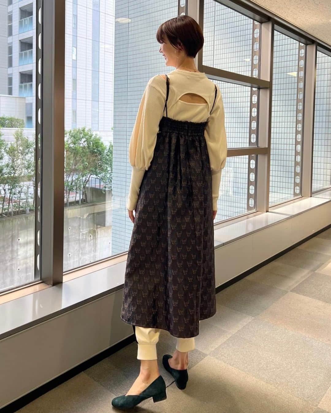 栗原恵さんのインスタグラム写真 - (栗原恵Instagram)「. 袖も背中も素敵なデザインでした💐✨  dress @anogh_official」10月3日 9時06分 - megumi_kurihara_official