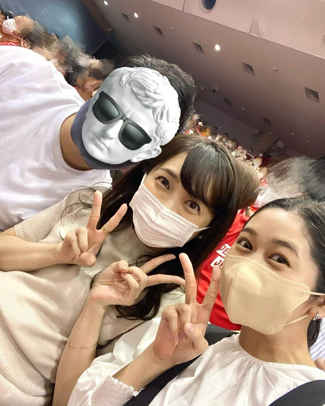 浅野杏奈さんのインスタグラム写真 - (浅野杏奈Instagram)「Bリーグ開幕❤️‍🔥 おめでとうございます！  昨日は船橋アリーナへ☺️ 千葉ジェッツvs大阪エヴェッサ game2  最後の1秒まで気が抜けない試合、、 1枚目のカードとは思えない盛り上がりでした👏🏻  まりなさん達にも会えて、渡しそびれてた誕プレも渡せて嬉しかったー！  #Bリーグ #バスケ #千葉ジェッツ #大阪エヴェッサ」10月3日 12時43分 - this.is.anna_box