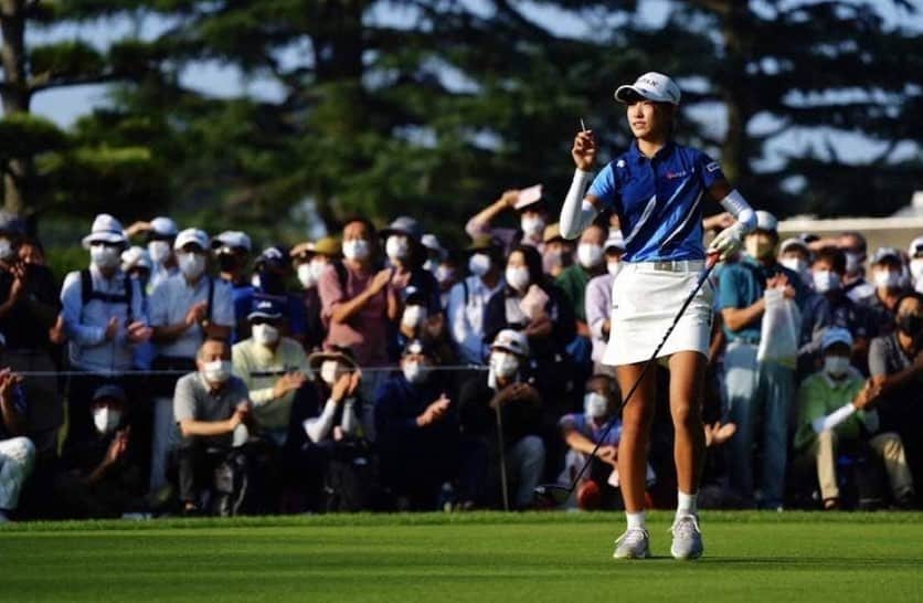 馬場咲希さんのインスタグラム写真 - (馬場咲希Instagram)「【日本女子オープンゴルフ選手権】  11位Tでローアマチュアを獲得することができました🌟  まず、このような伝統ある大会に出場できたことを嬉しく思います。ドSなセッティングにしてくれた大会関係者の皆様、コースメンテナンスの皆様、ザ・メジャーを心から楽しめました！ありがとうございました！  キャディーをしてくれた坂詰さん、BRIDGESTONEの皆さん、ずっとそばに居てくれた川西さん、ありがとうございました！  @minami_katsu プロ、優勝おめでとうございます🎉2日間本当にありがとうございました！  予選2日間は勝みなみプロ、西郷真央プロと同じ組でプレーさせていただきました。こんな貴重な体験をさせて頂きありがとうございました。  練習ラウンドでは渡邉彩香プロ、穴井詩プロ。決勝2日間は河本結プロ、テレサ・ループロとラウンドすることができました！優しいし、カッコいいし、惚れ惚れしちゃいました。とても刺激的な1週間でした。  皆さん、本当に沢山の応援ありがとうございました😊📣  色々な課題が見つかったので オフに取り組みます😁  #日本女子オープンゴルフ選手権  #bridgestone #bridgestonegolf #1piu1uguale3 #trussputter #underarmour #青梅ゴルフ倶楽部 #フォレスト鳴沢ゴルフカントリークラブ #gmg八王子ゴルフ場 #村田忠男 #ゴルフ女子 #ゴルフ #ゴルフ好きな人と繋がりたい #スポーツ #sports #golf」10月3日 14時10分 - teba_.425